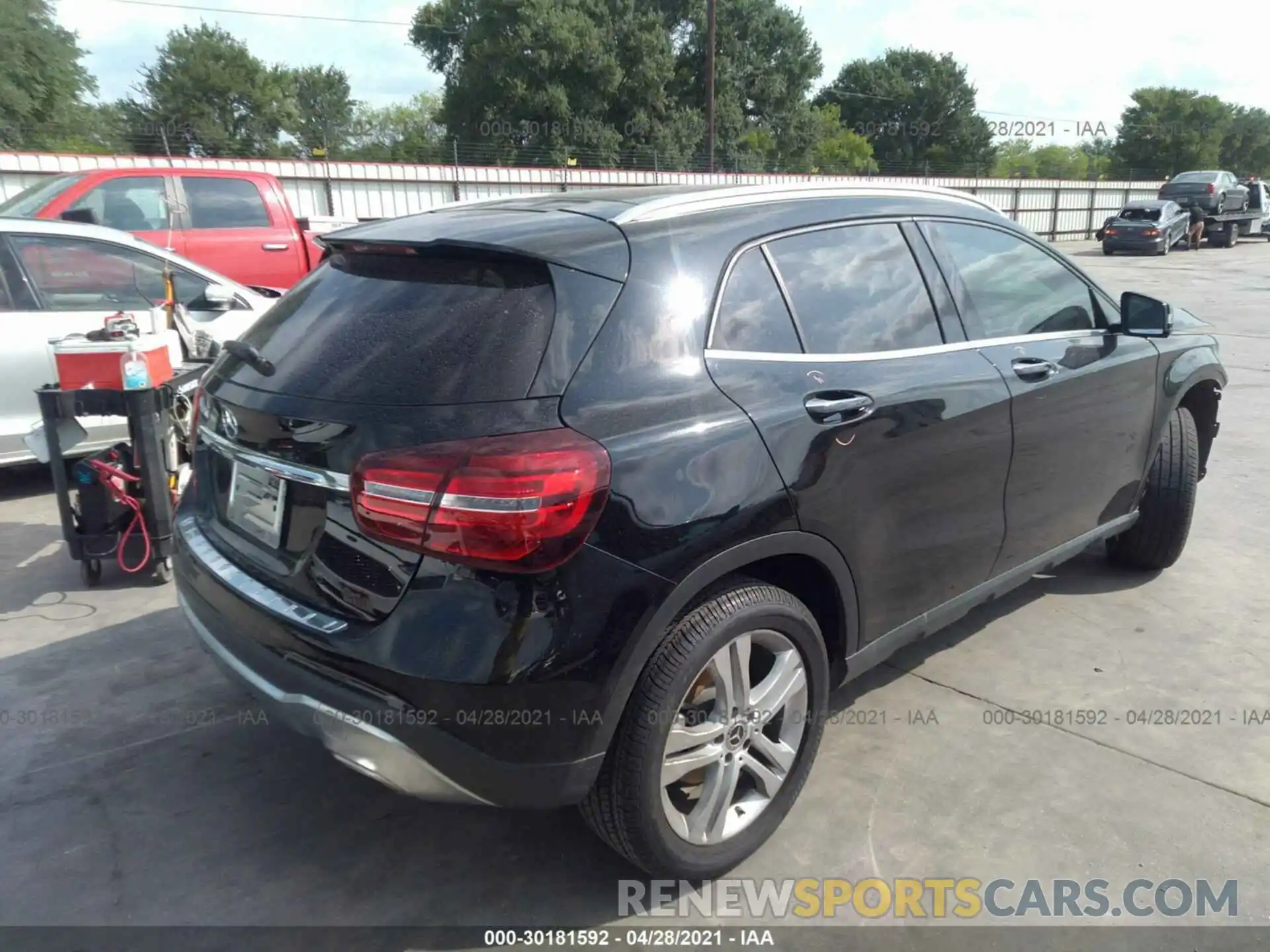 4 Фотография поврежденного автомобиля WDCTG4EB9KJ627250 MERCEDES-BENZ GLA 2019