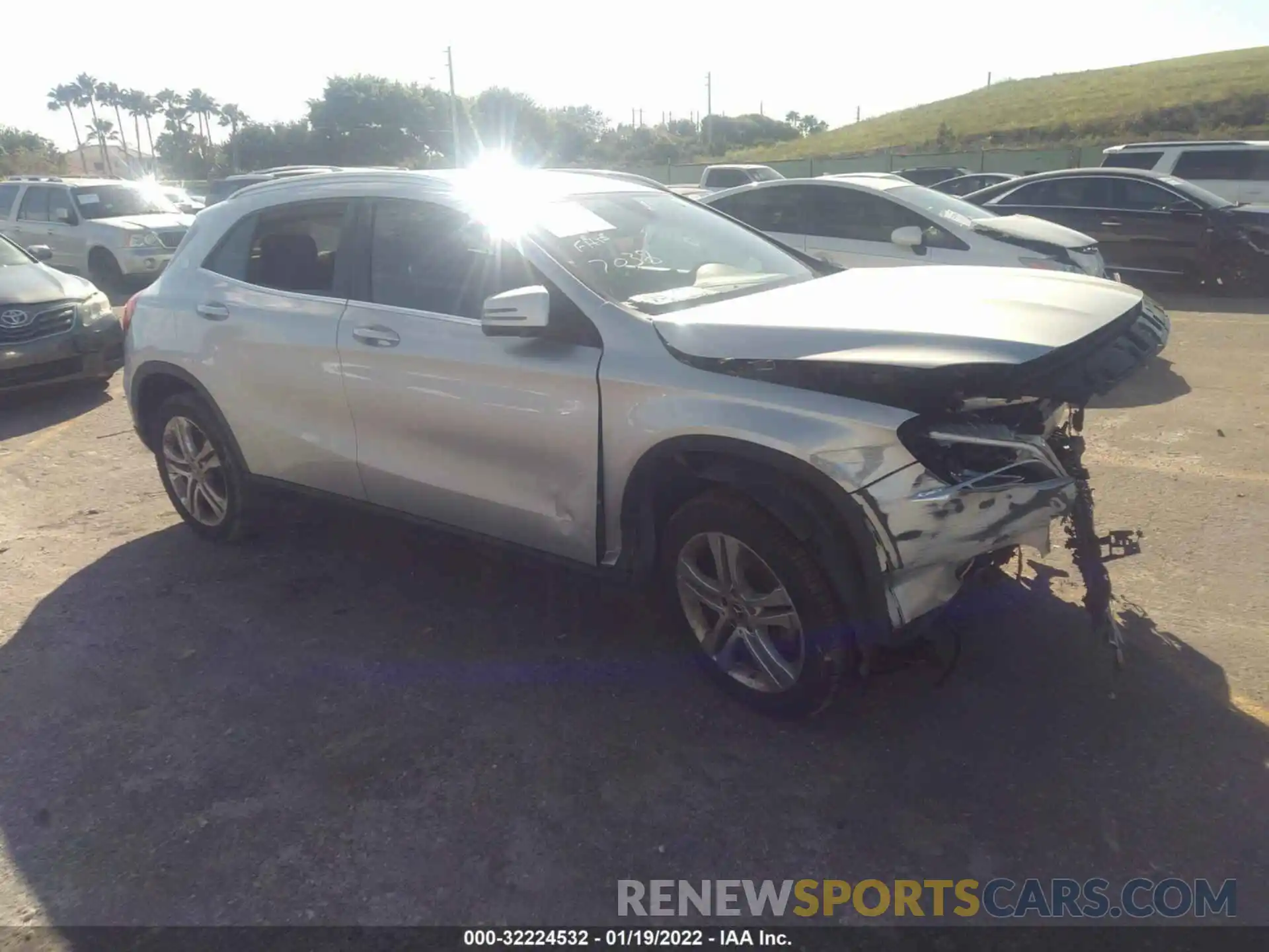 1 Photograph of a damaged car WDCTG4EB9KU017038 MERCEDES-BENZ GLA 2019