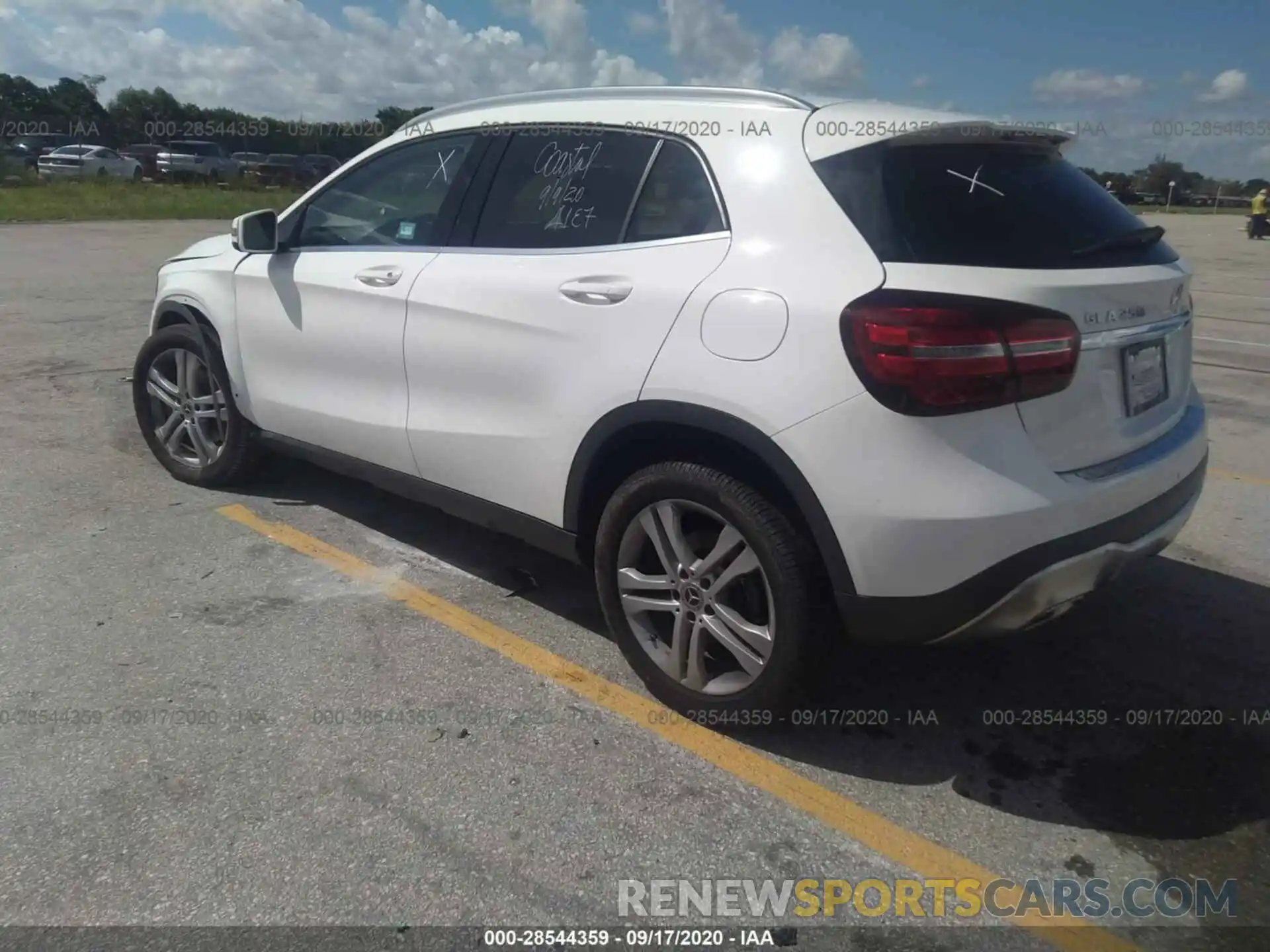 3 Photograph of a damaged car WDCTG4EBXKU000863 MERCEDES-BENZ GLA 2019