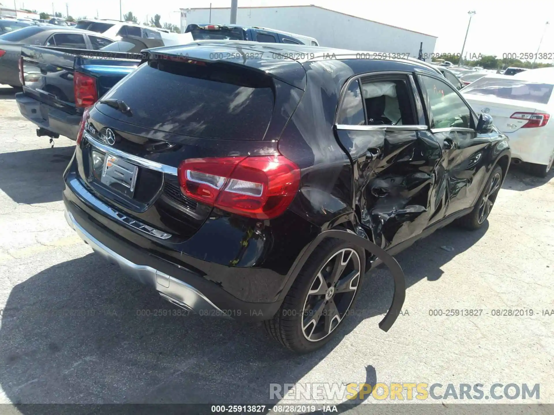 4 Photograph of a damaged car WDCTG4EBXKU009109 MERCEDES-BENZ GLA 2019