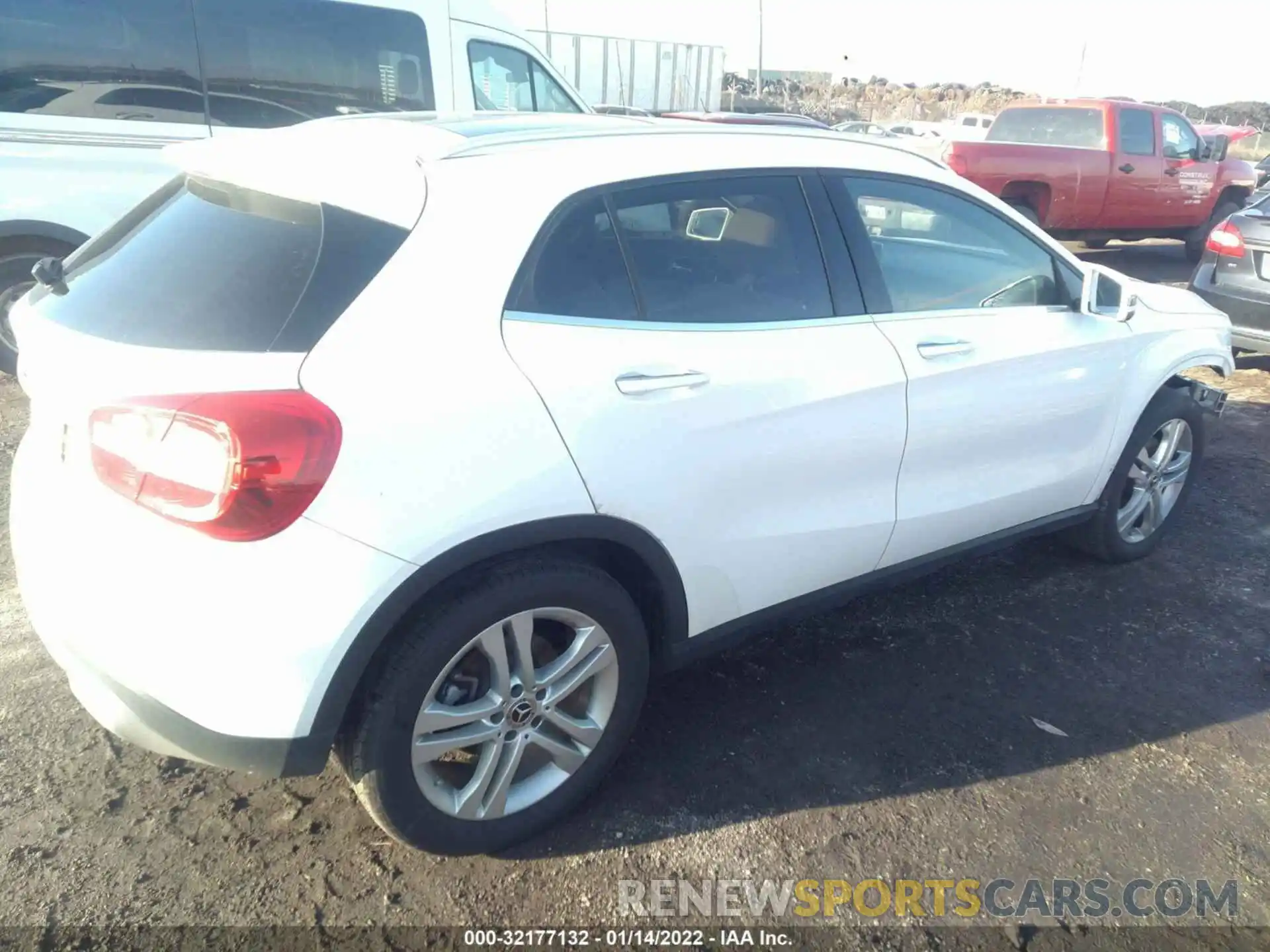 4 Photograph of a damaged car WDCTG4GB0KJ580073 MERCEDES-BENZ GLA 2019