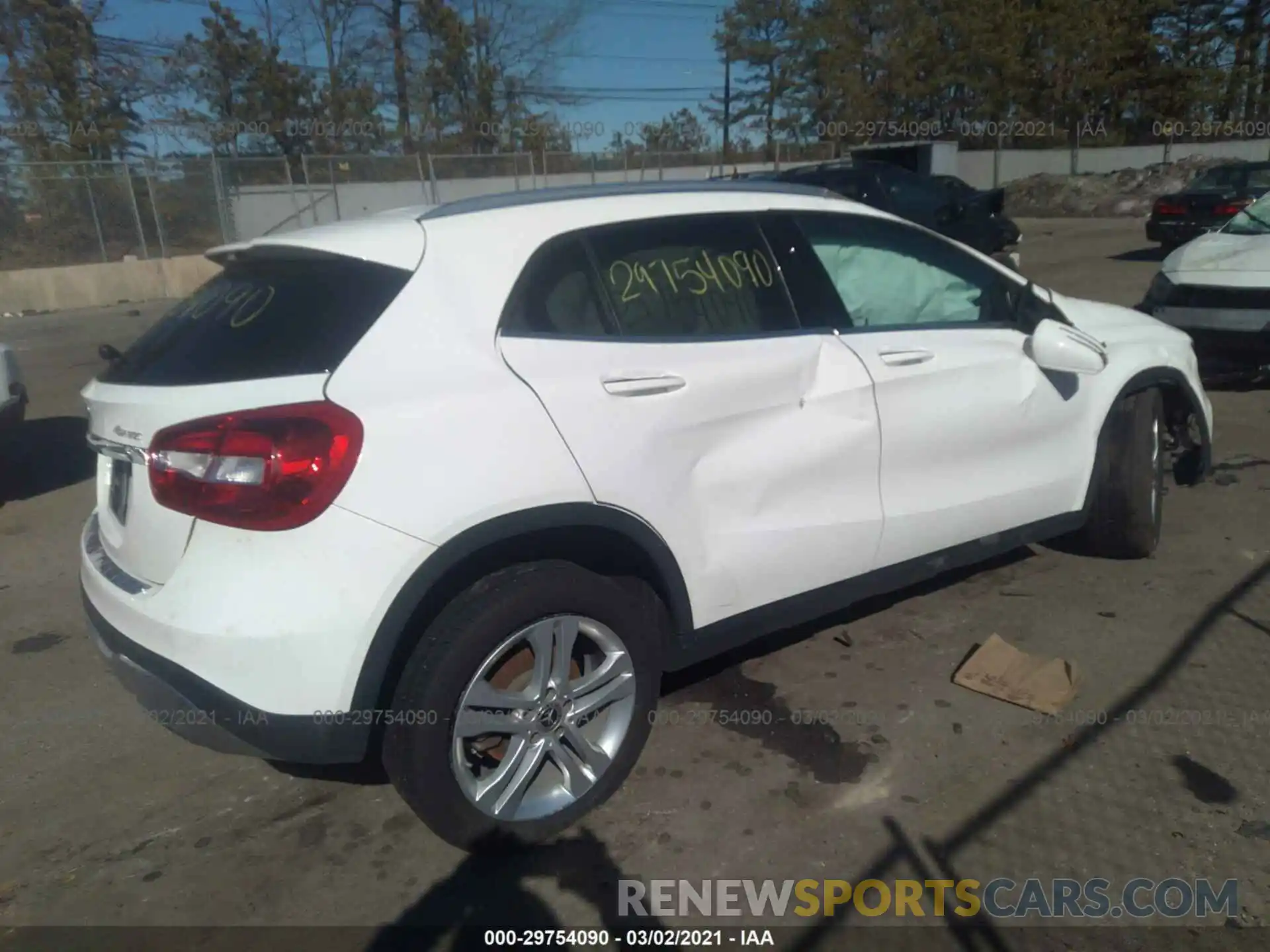 4 Photograph of a damaged car WDCTG4GB1KJ616076 MERCEDES-BENZ GLA 2019