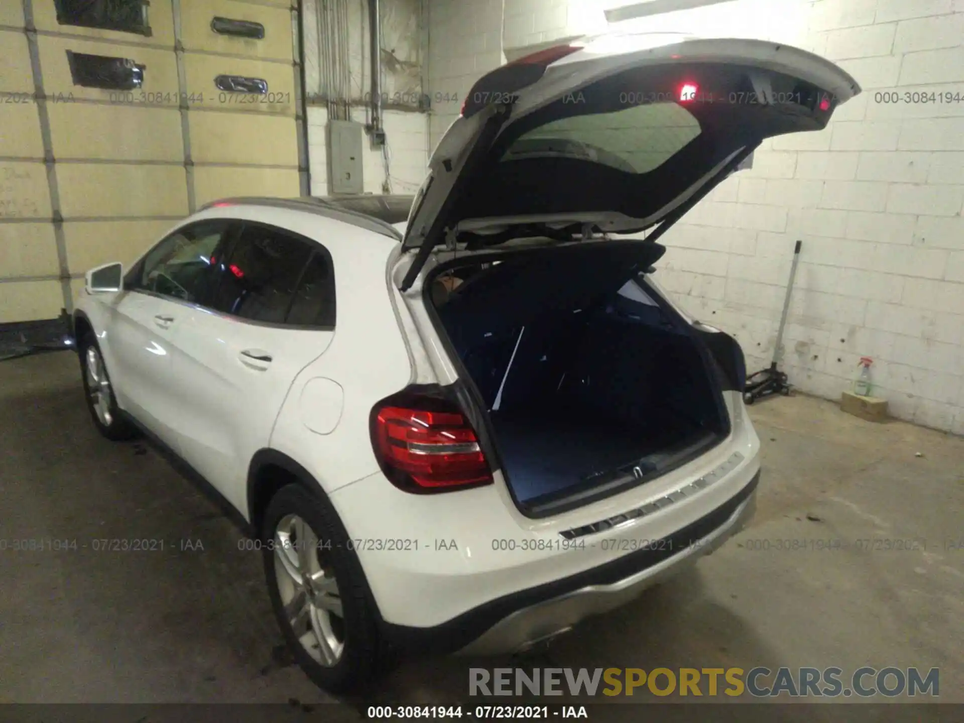 3 Photograph of a damaged car WDCTG4GB1KU020495 MERCEDES-BENZ GLA 2019