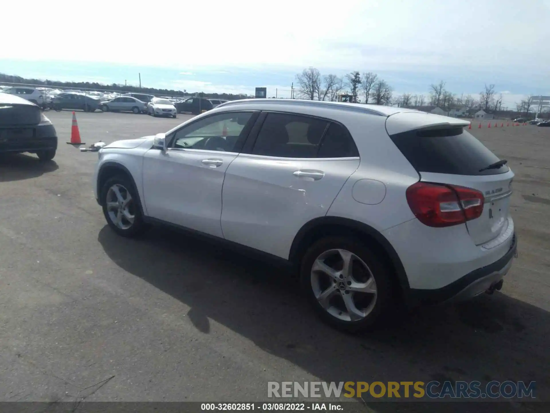 3 Photograph of a damaged car WDCTG4GB2KU004077 MERCEDES-BENZ GLA 2019