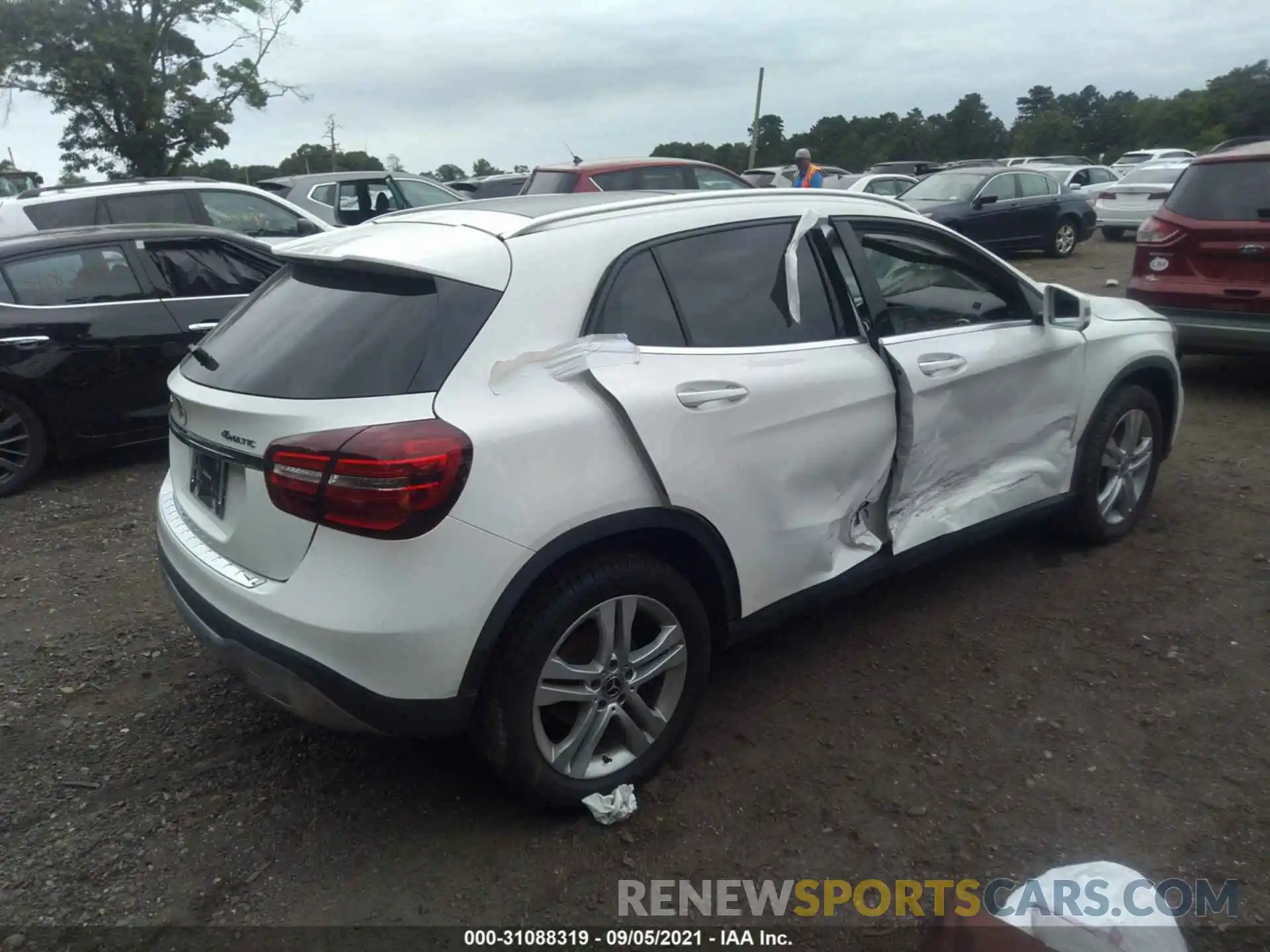 4 Photograph of a damaged car WDCTG4GB4KJ545276 MERCEDES-BENZ GLA 2019