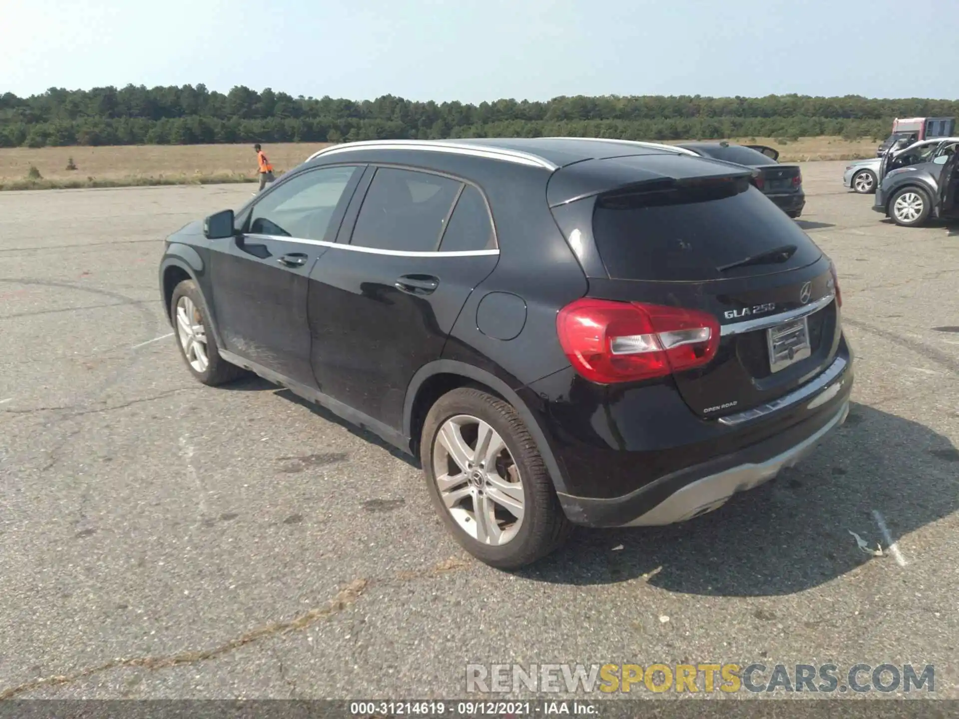 3 Photograph of a damaged car WDCTG4GB5KJ583891 MERCEDES-BENZ GLA 2019