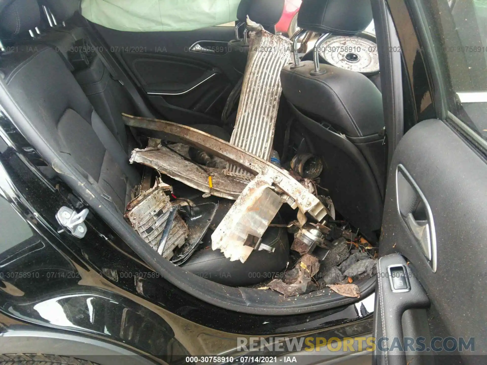 8 Photograph of a damaged car WDCTG4GB5KU016000 MERCEDES-BENZ GLA 2019