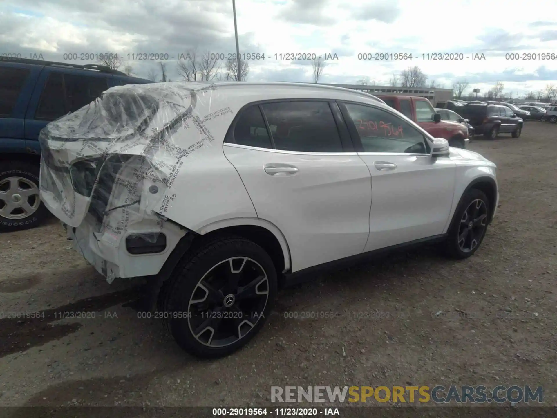 4 Photograph of a damaged car WDCTG4GB6KJ546638 MERCEDES-BENZ GLA 2019