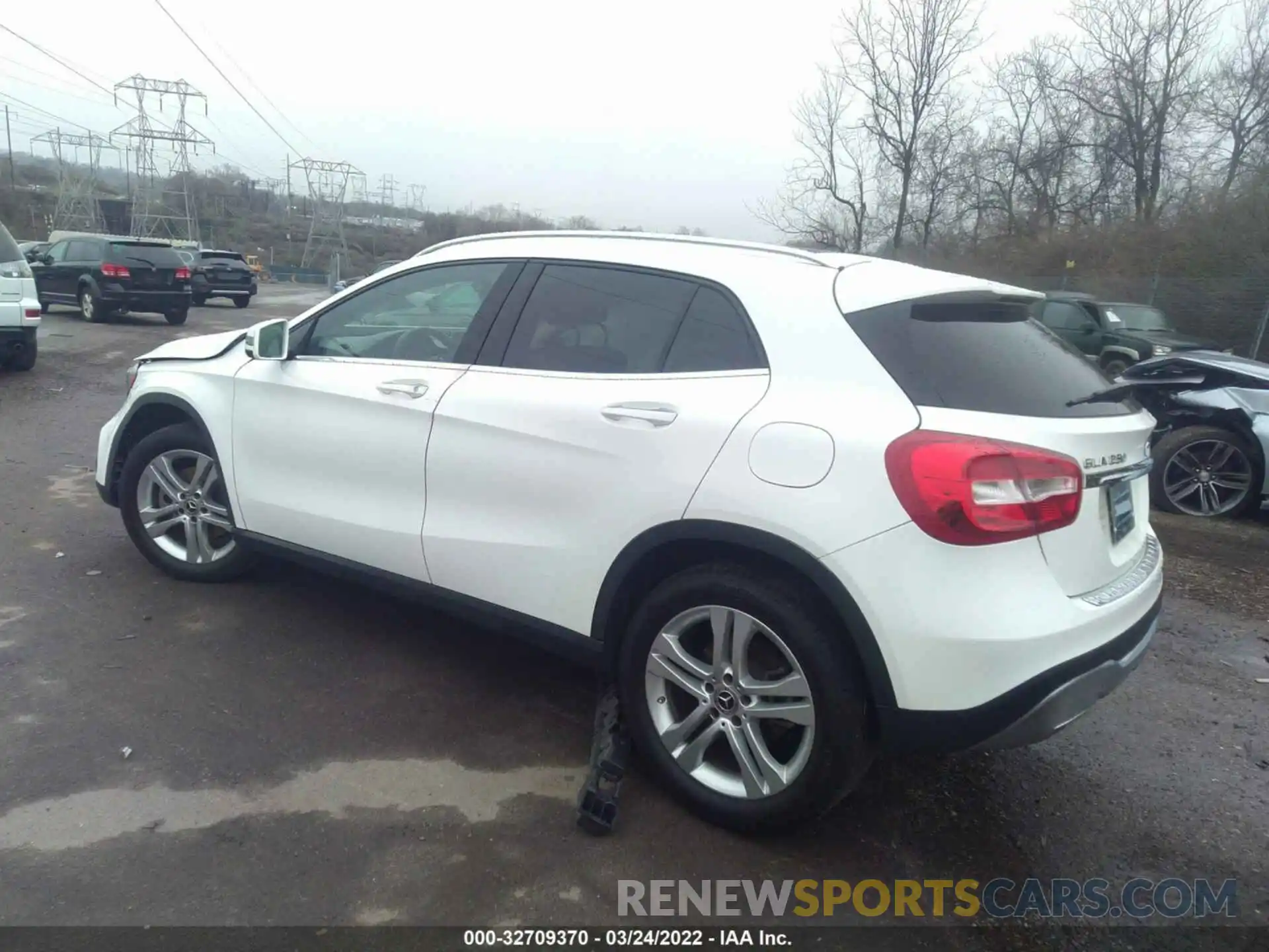 3 Photograph of a damaged car WDCTG4GB7KJ536426 MERCEDES-BENZ GLA 2019