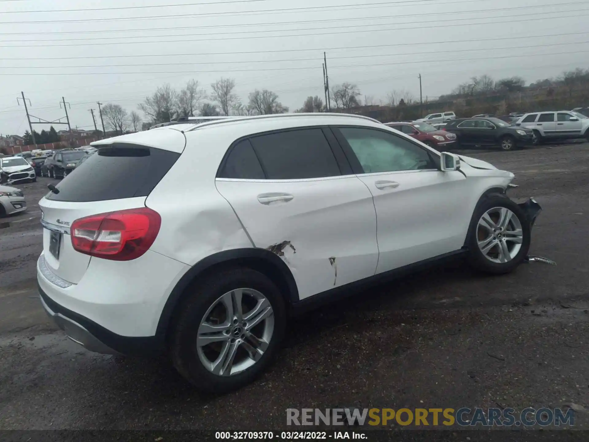 4 Photograph of a damaged car WDCTG4GB7KJ536426 MERCEDES-BENZ GLA 2019