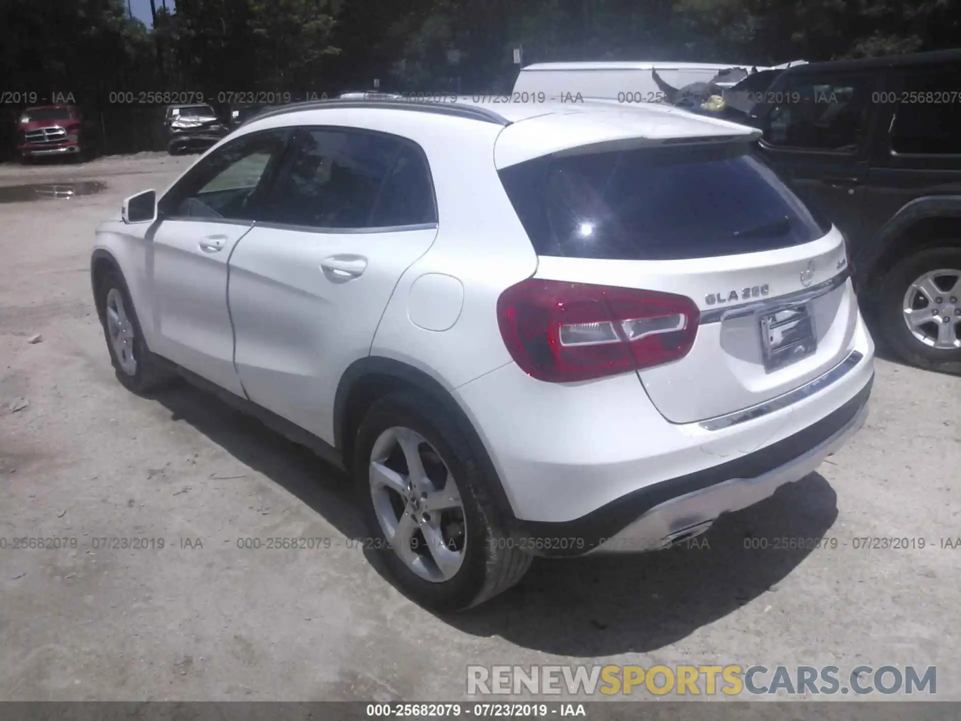 3 Photograph of a damaged car WDCTG4GB9KJ581125 MERCEDES-BENZ GLA 2019