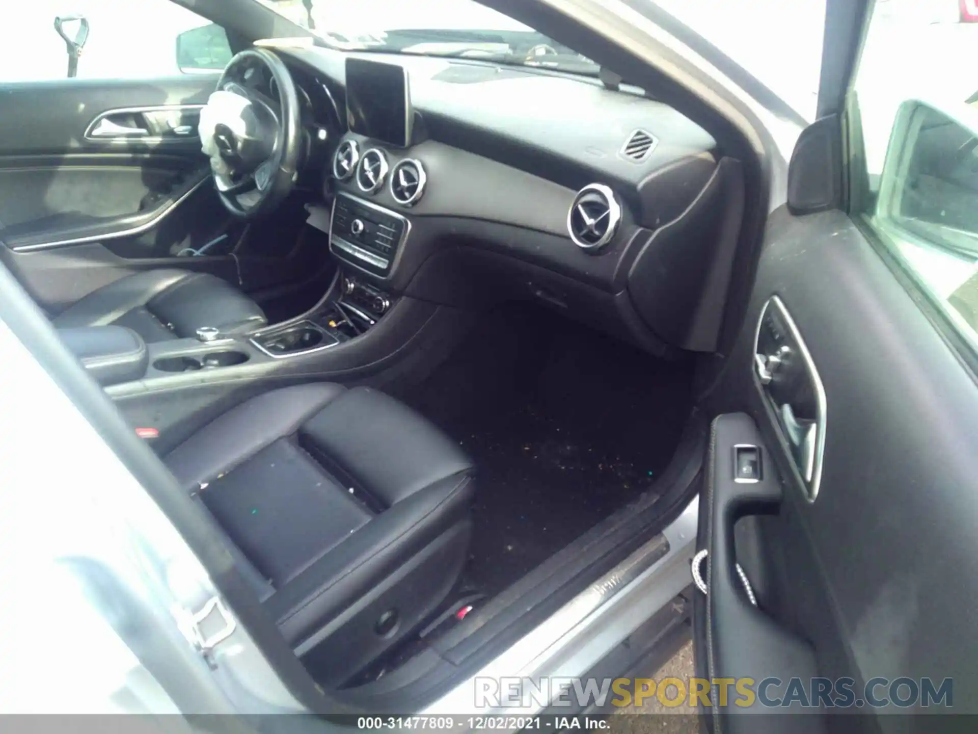 5 Photograph of a damaged car WDCTG4GB9KJ585983 MERCEDES-BENZ GLA 2019