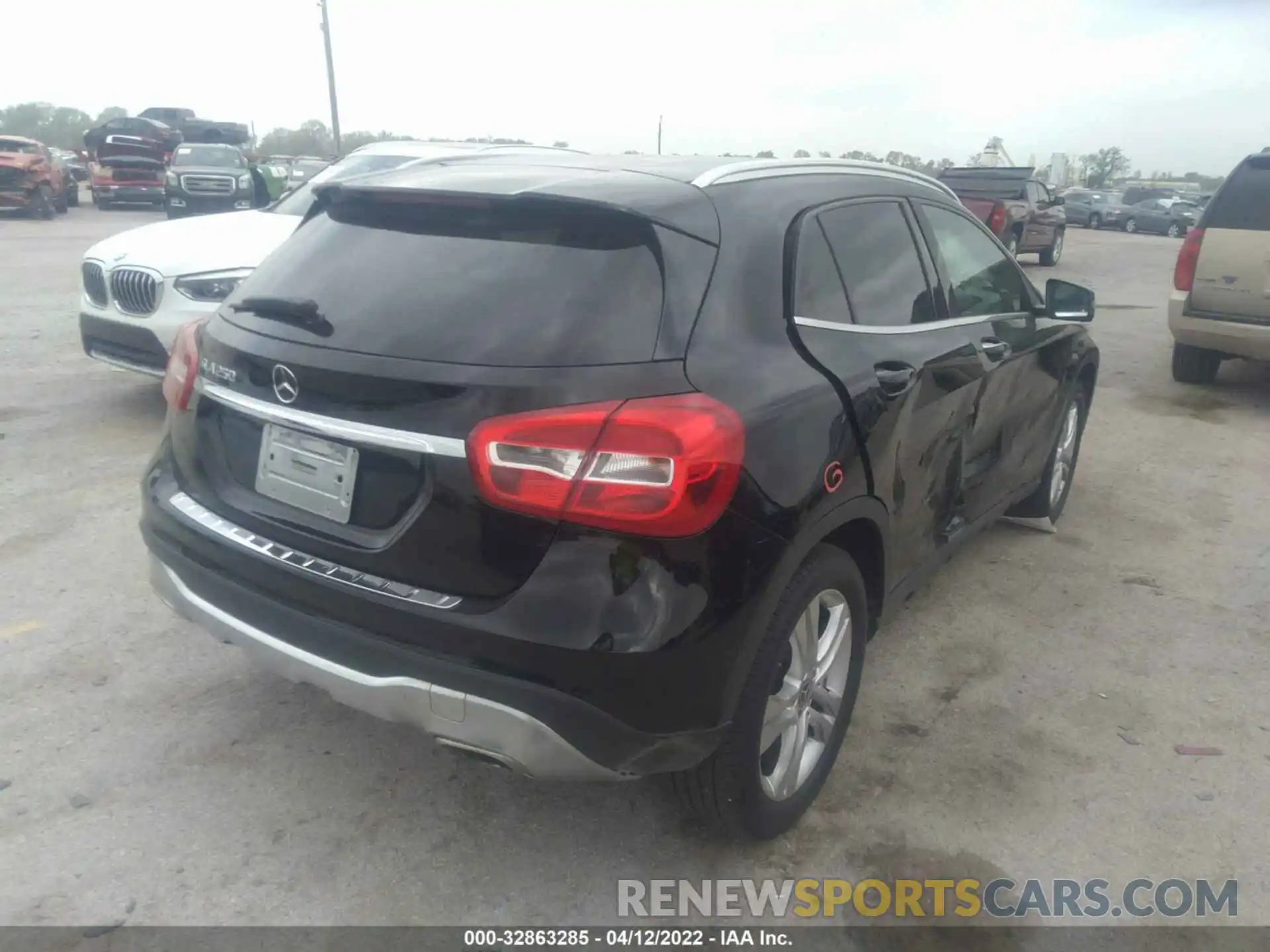 4 Photograph of a damaged car W1NTG4EB6LJ691407 MERCEDES-BENZ GLA 2020