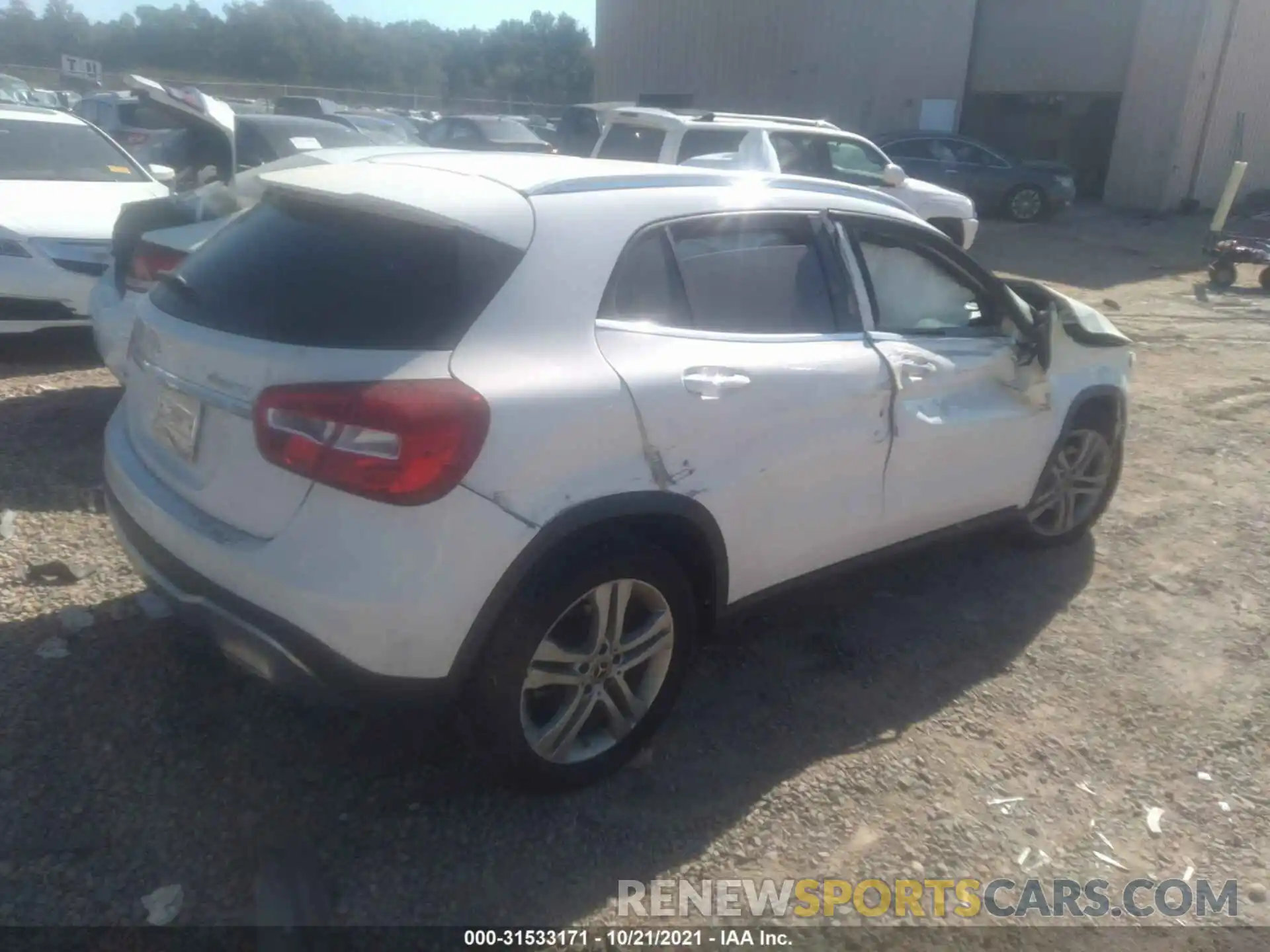 4 Photograph of a damaged car W1NTG4GB0LU040172 MERCEDES-BENZ GLA 2020