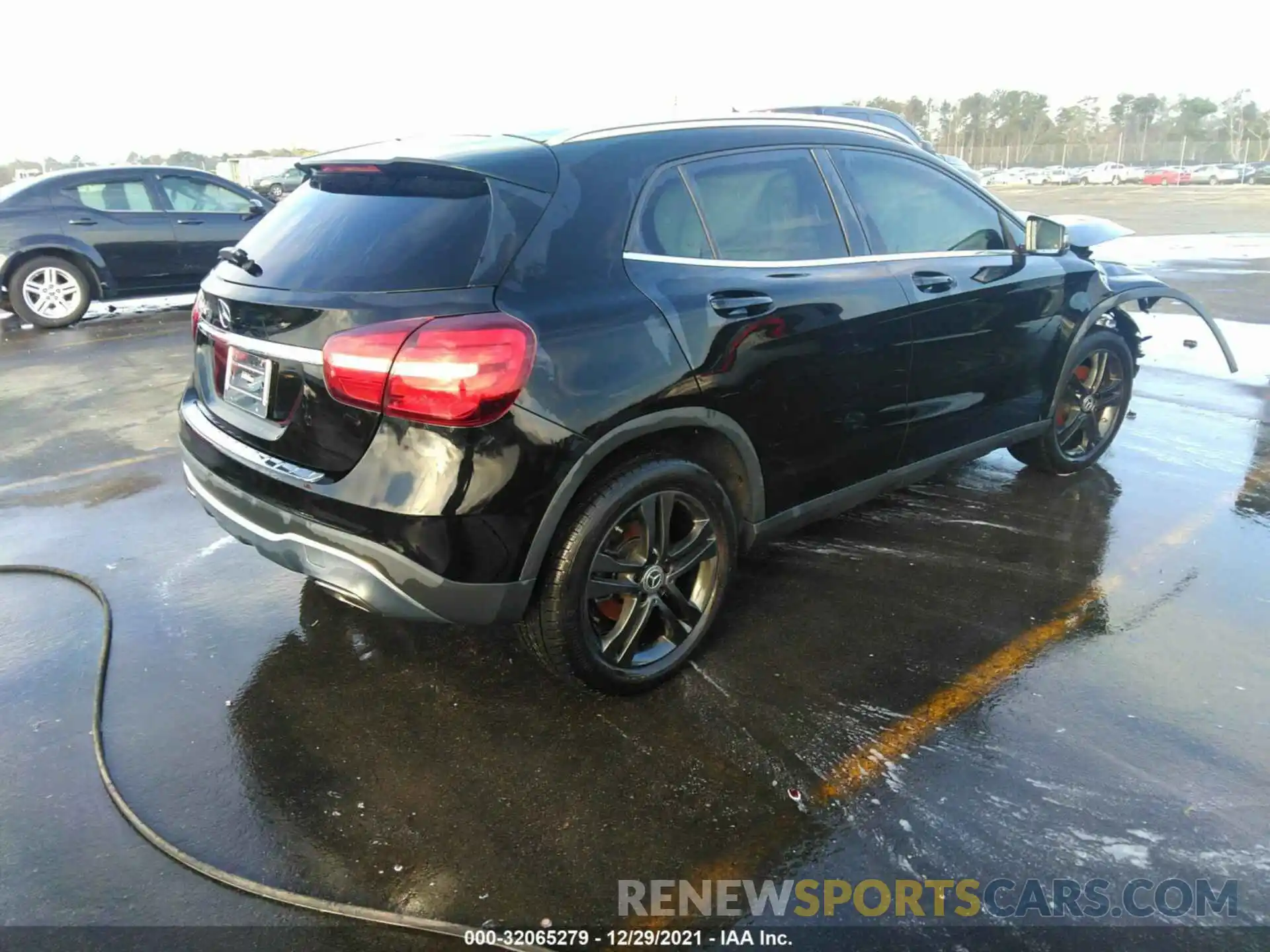 4 Photograph of a damaged car WDCTG4EB6LU028807 MERCEDES-BENZ GLA 2020