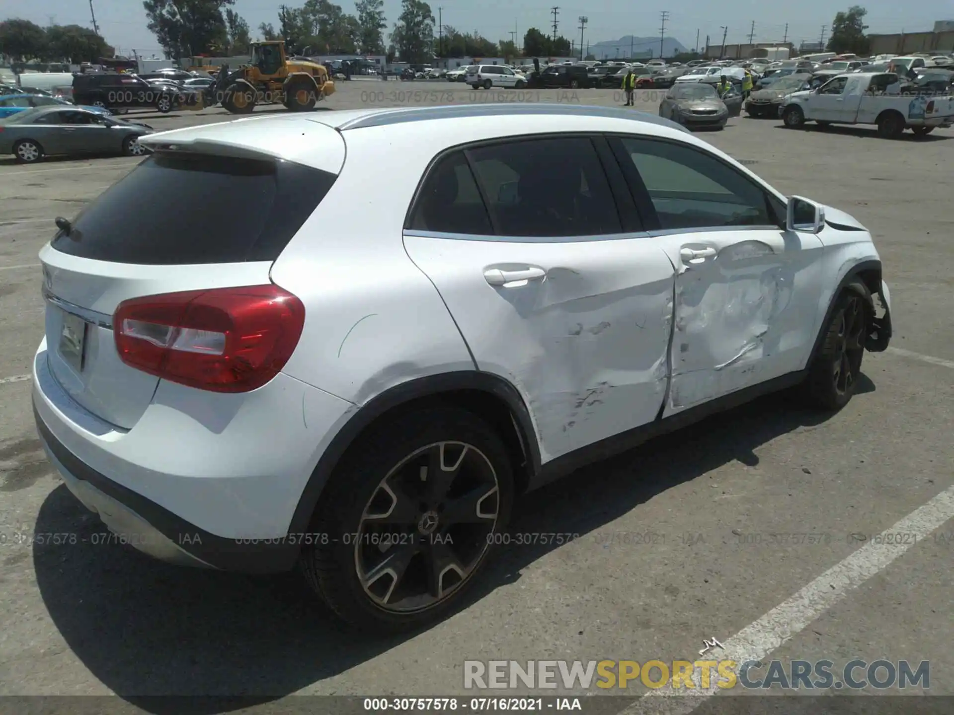 4 Photograph of a damaged car WDCTG4EBXLJ665443 MERCEDES-BENZ GLA 2020