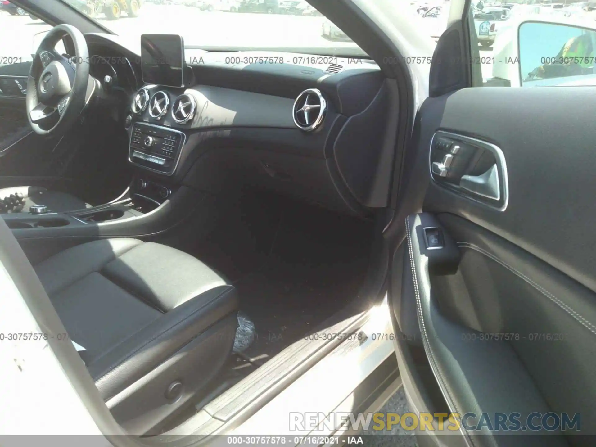 5 Фотография поврежденного автомобиля WDCTG4EBXLJ665443 MERCEDES-BENZ GLA 2020