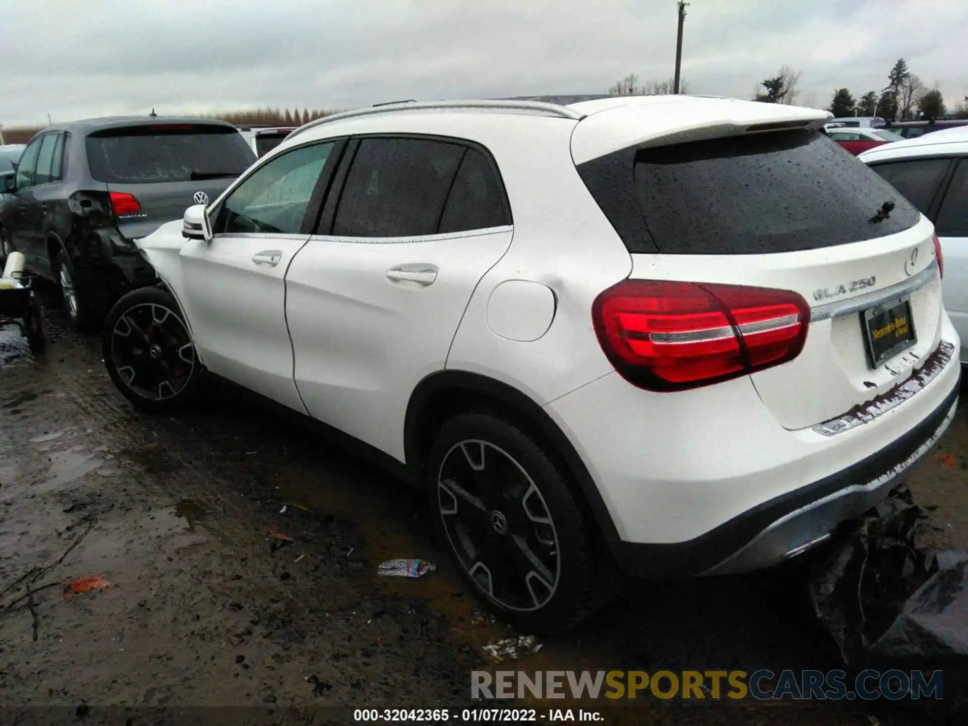 3 Photograph of a damaged car WDCTG4GB0LU021901 MERCEDES-BENZ GLA 2020