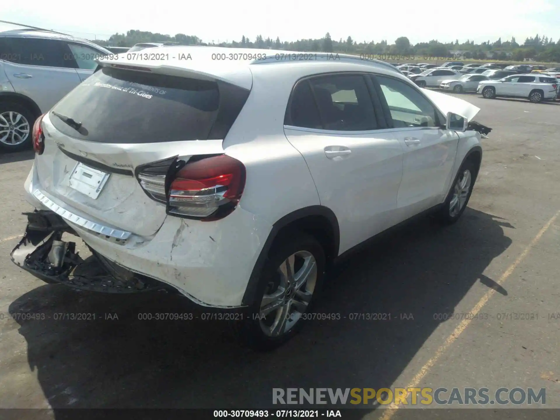 4 Photograph of a damaged car WDCTG4GB2LU021723 MERCEDES-BENZ GLA 2020