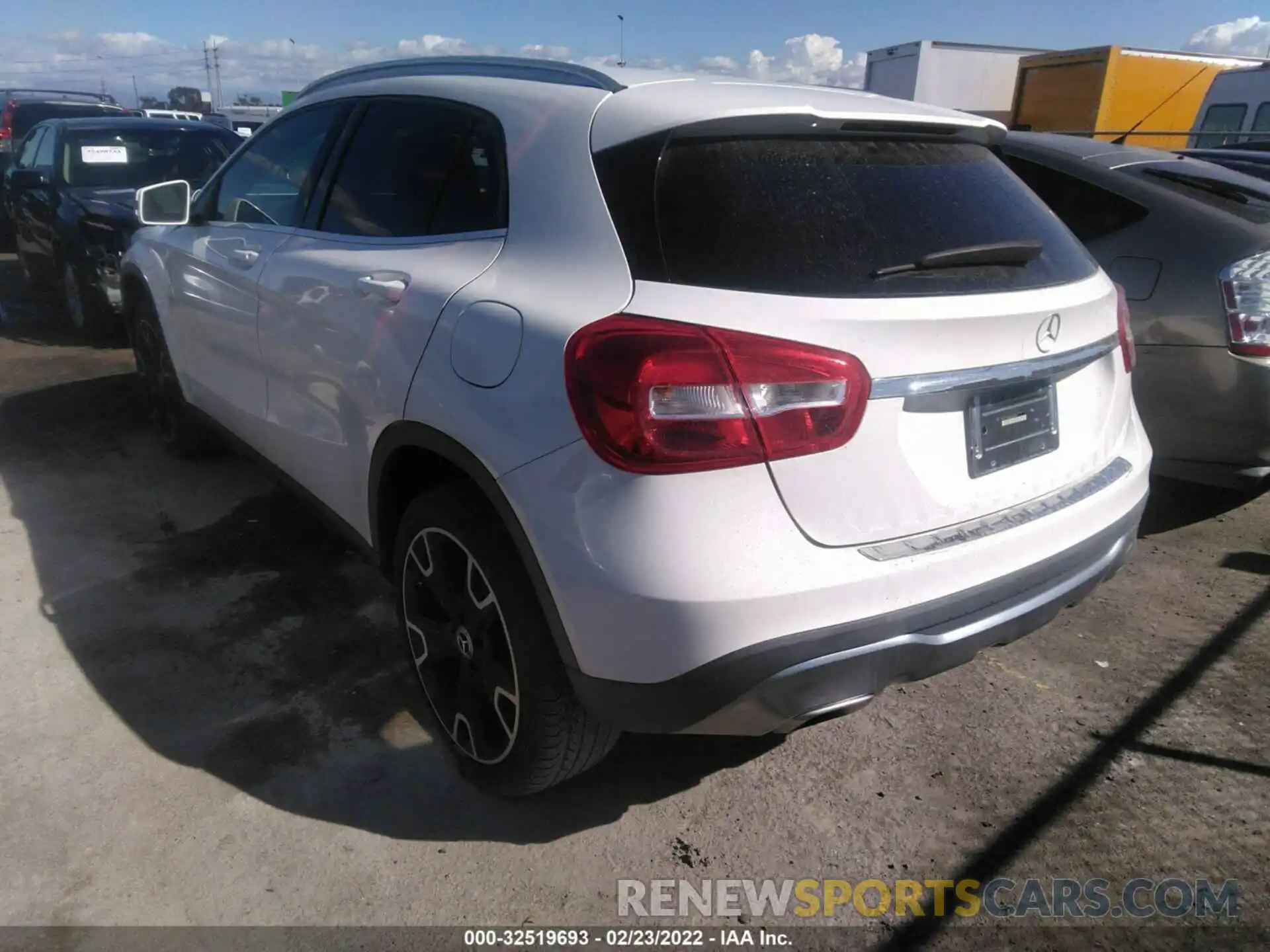 3 Photograph of a damaged car WDCTG4GB4LJ649817 MERCEDES-BENZ GLA 2020