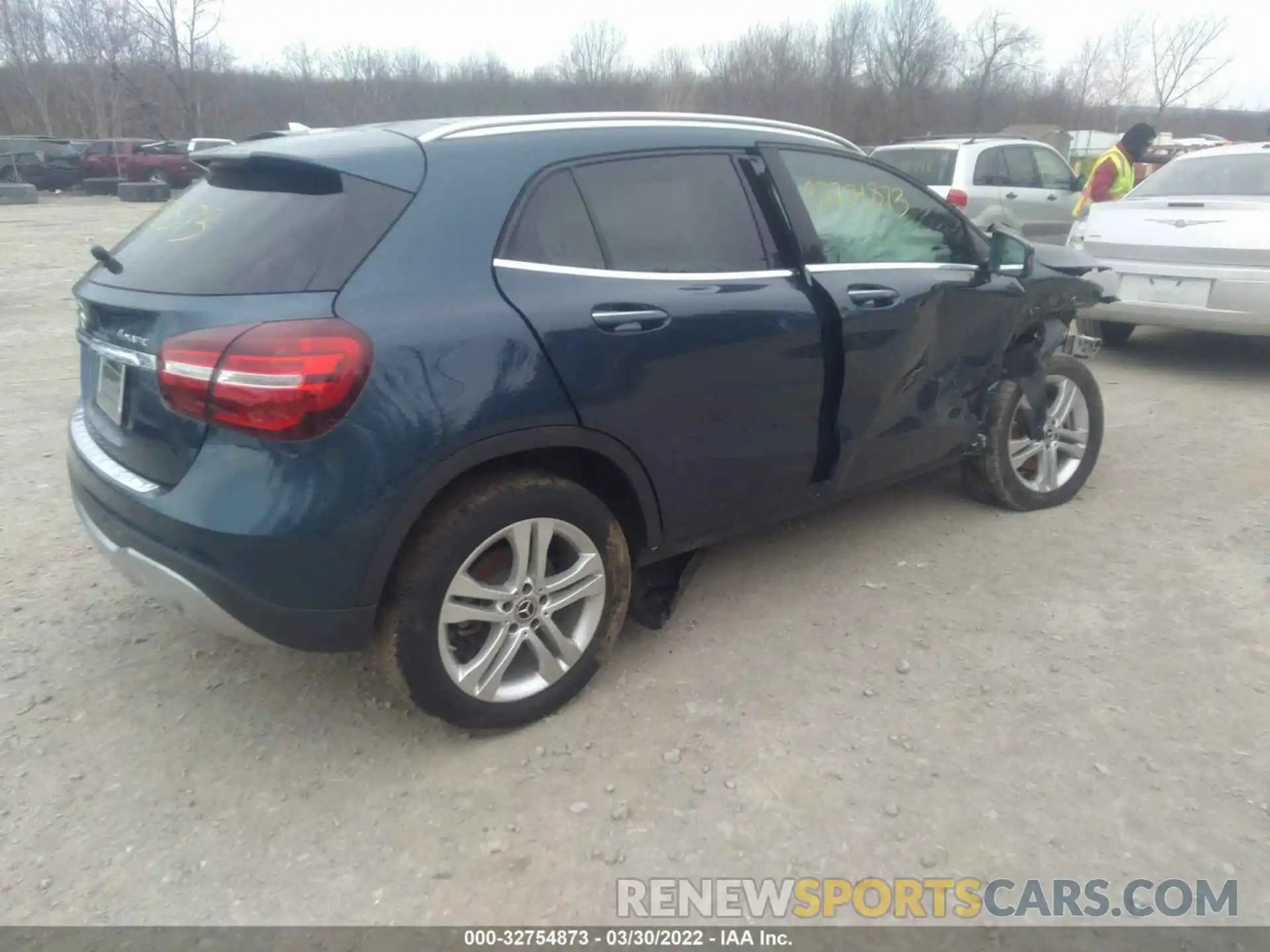 4 Photograph of a damaged car WDCTG4GB7LJ687882 MERCEDES-BENZ GLA 2020