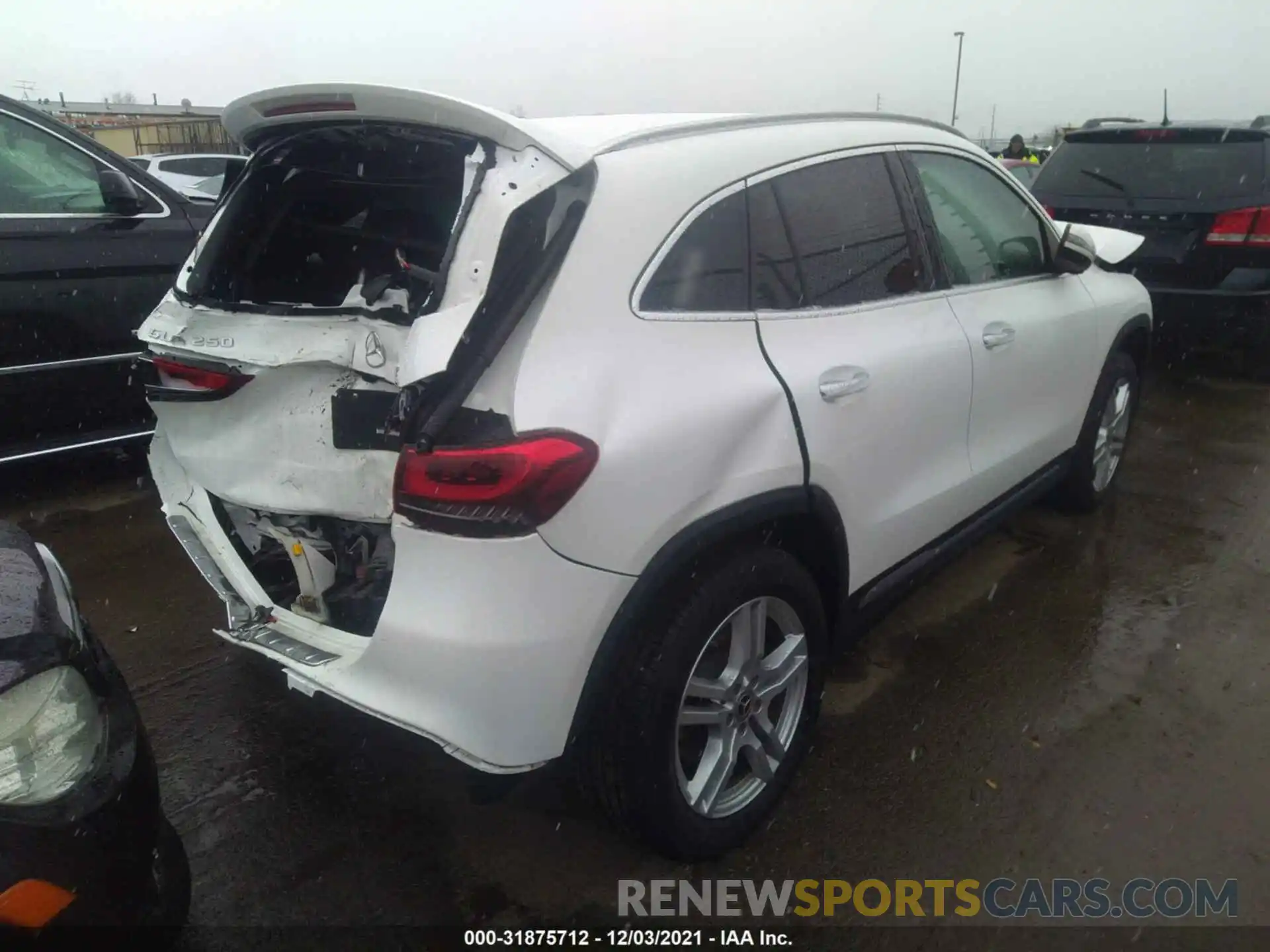 4 Photograph of a damaged car W1N4N4HB7MJ246391 MERCEDES-BENZ GLA 2021