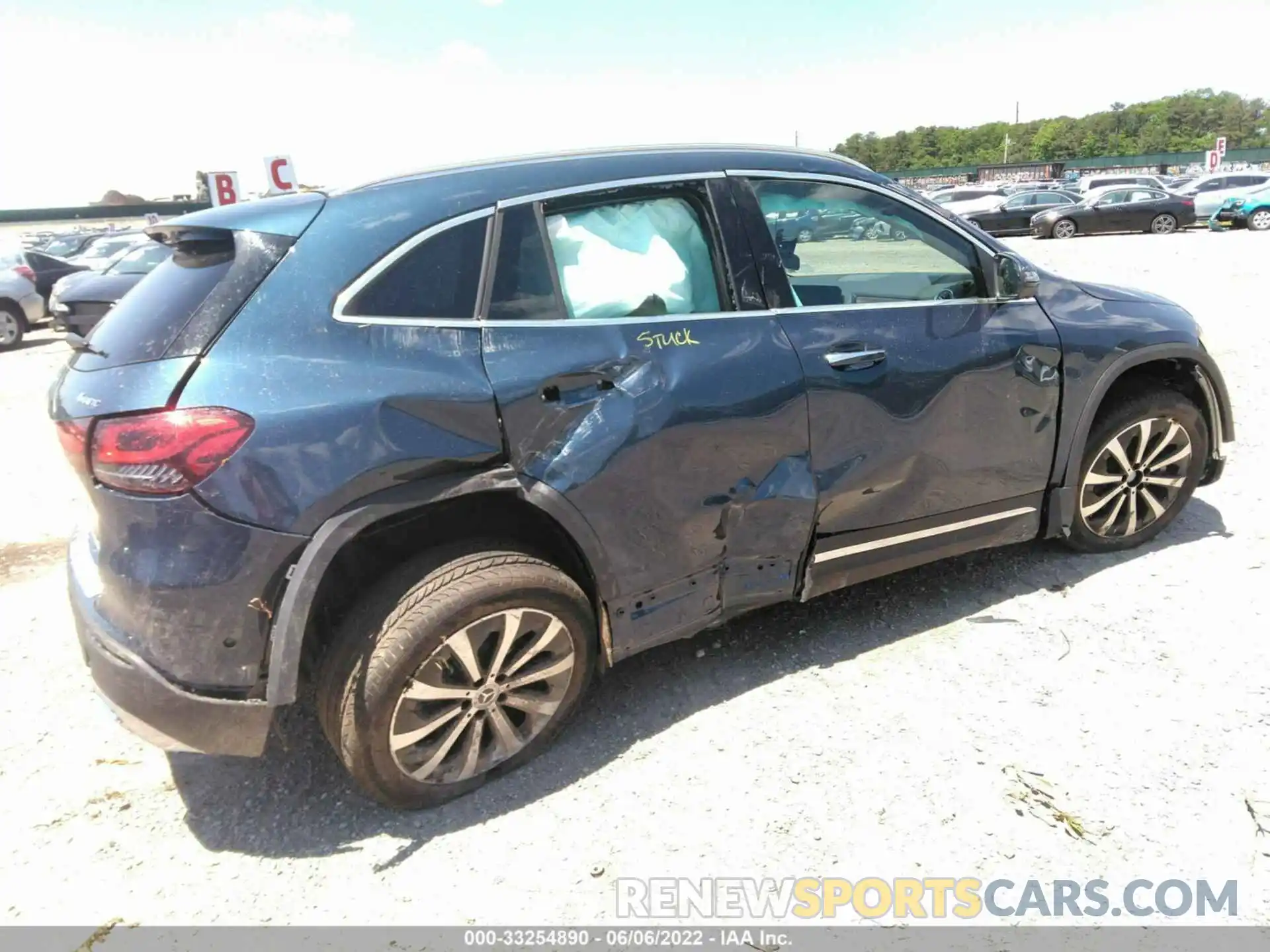 4 Photograph of a damaged car W1N4N4HB7NJ377516 MERCEDES-BENZ GLA 2022