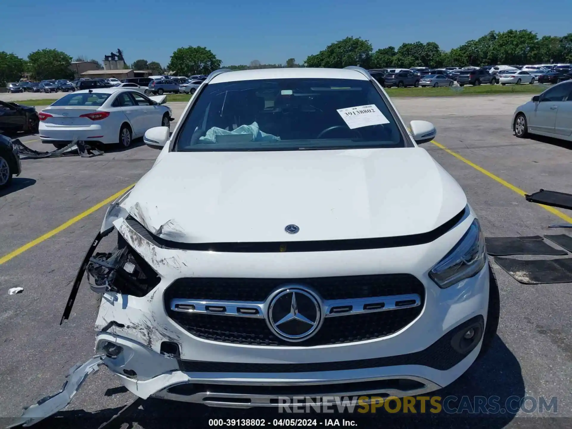 12 Photograph of a damaged car W1N4N4HB7NJ390105 MERCEDES-BENZ GLA 2022