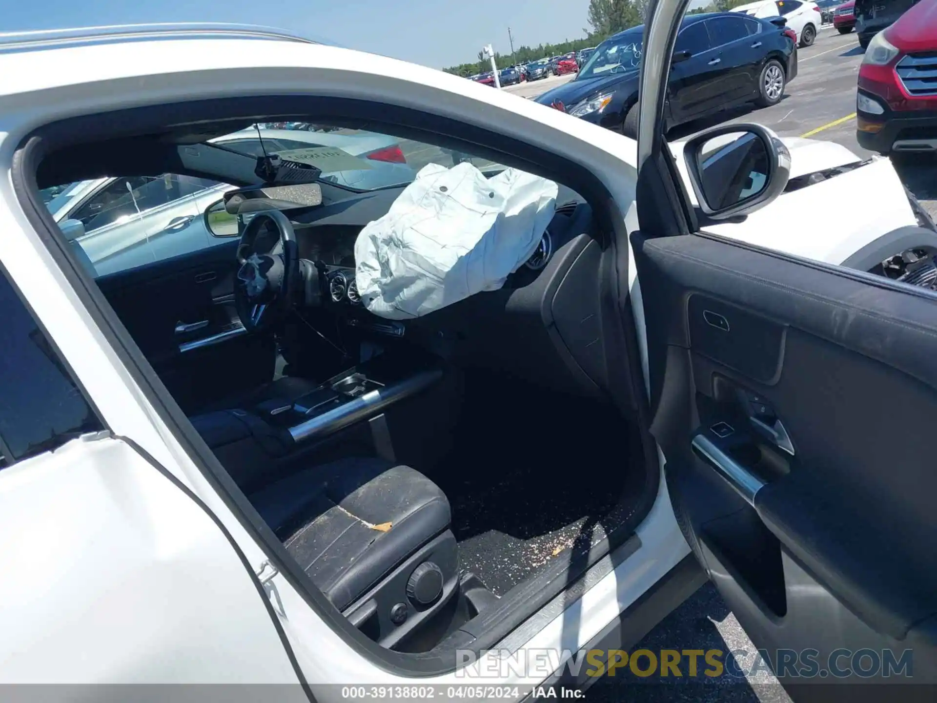 5 Photograph of a damaged car W1N4N4HB7NJ390105 MERCEDES-BENZ GLA 2022