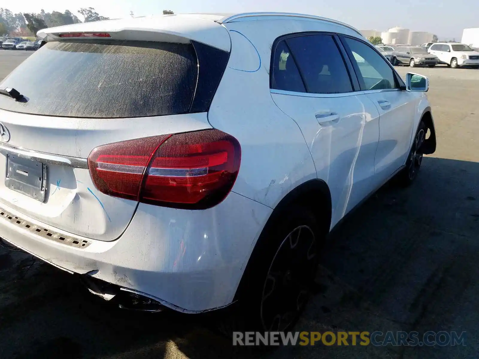 4 Photograph of a damaged car WDCTG4EB0KJ550218 MERCEDES-BENZ GLA 250 2019