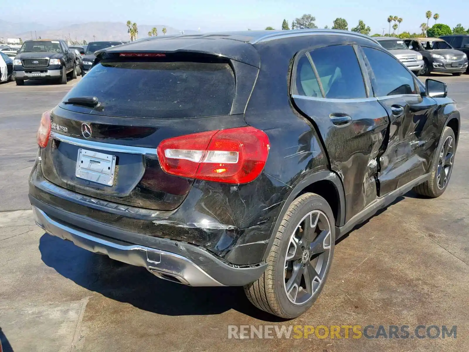 4 Photograph of a damaged car WDCTG4EB1KU016594 MERCEDES-BENZ GLA 250 2019