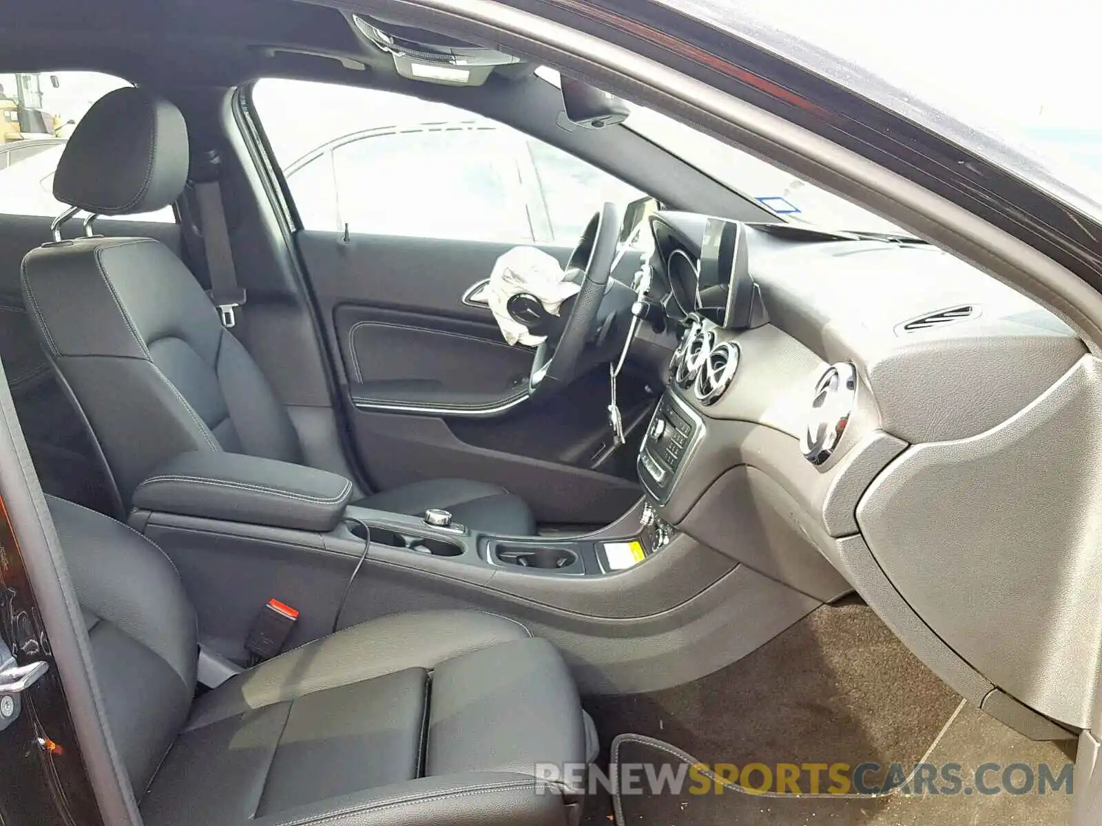 5 Photograph of a damaged car WDCTG4EB4KU003662 MERCEDES-BENZ GLA 250 2019