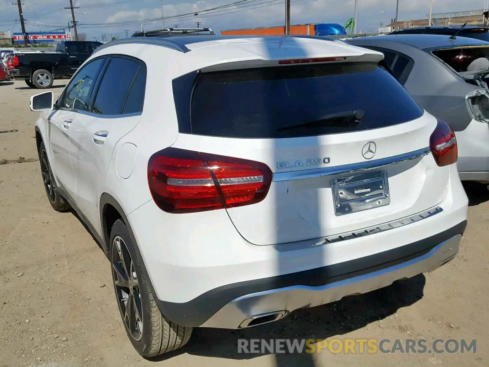 3 Photograph of a damaged car WDCTG4EB9KU001633 MERCEDES-BENZ GLA 250 2019