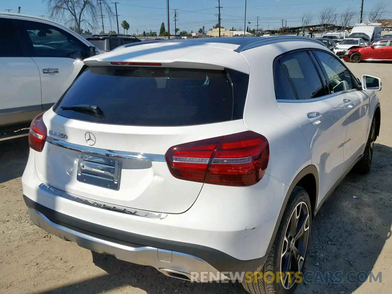 4 Photograph of a damaged car WDCTG4EB9KU001633 MERCEDES-BENZ GLA 250 2019