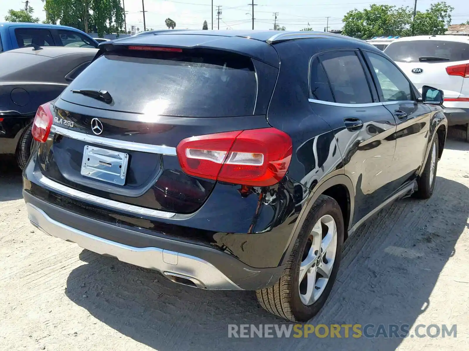 4 Photograph of a damaged car WDCTG4EBXKJ550503 MERCEDES-BENZ GLA 250 2019