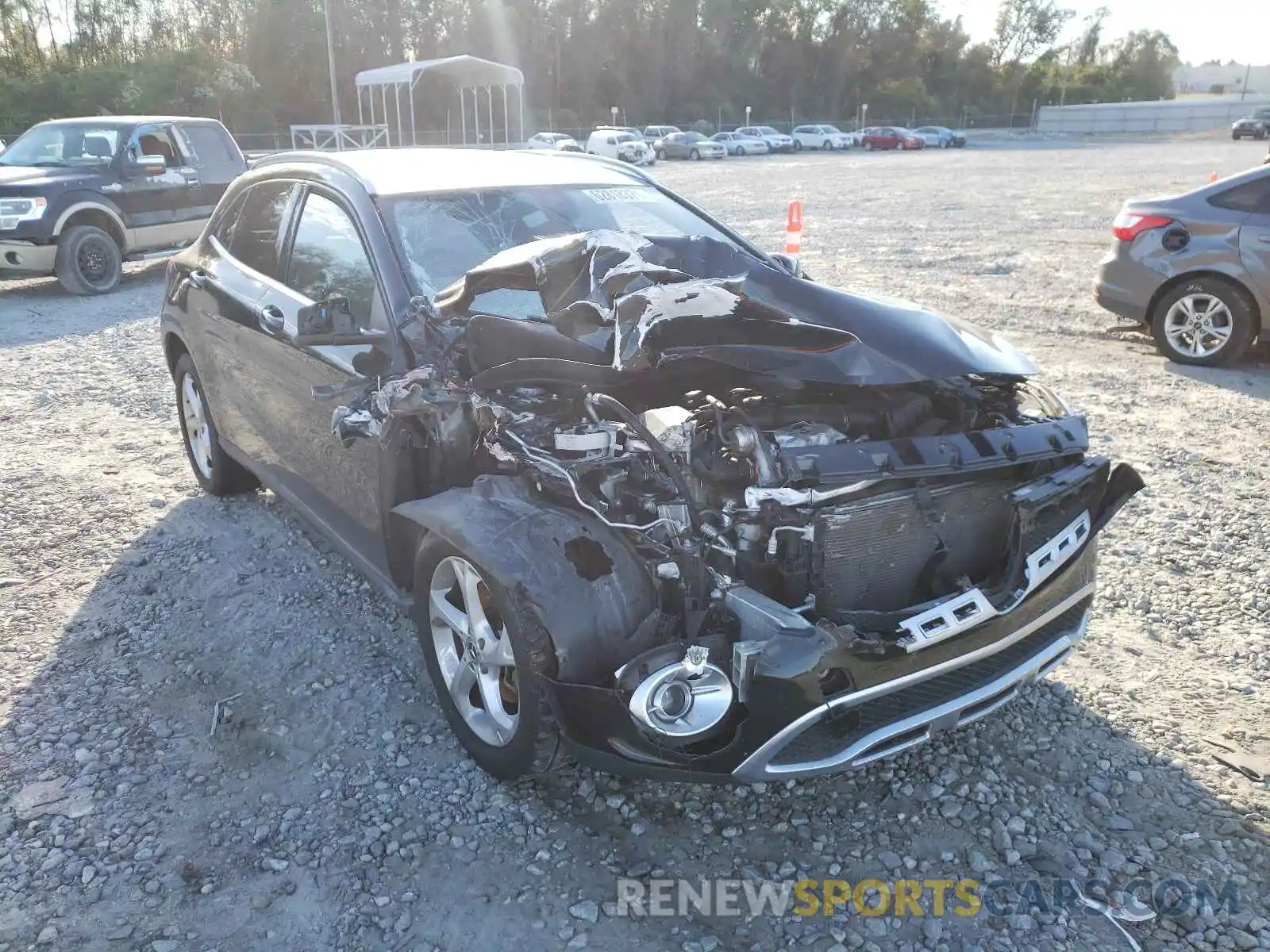 1 Photograph of a damaged car WDCTG4EB0KJ552793 MERCEDES-BENZ GLA-CLASS 2019