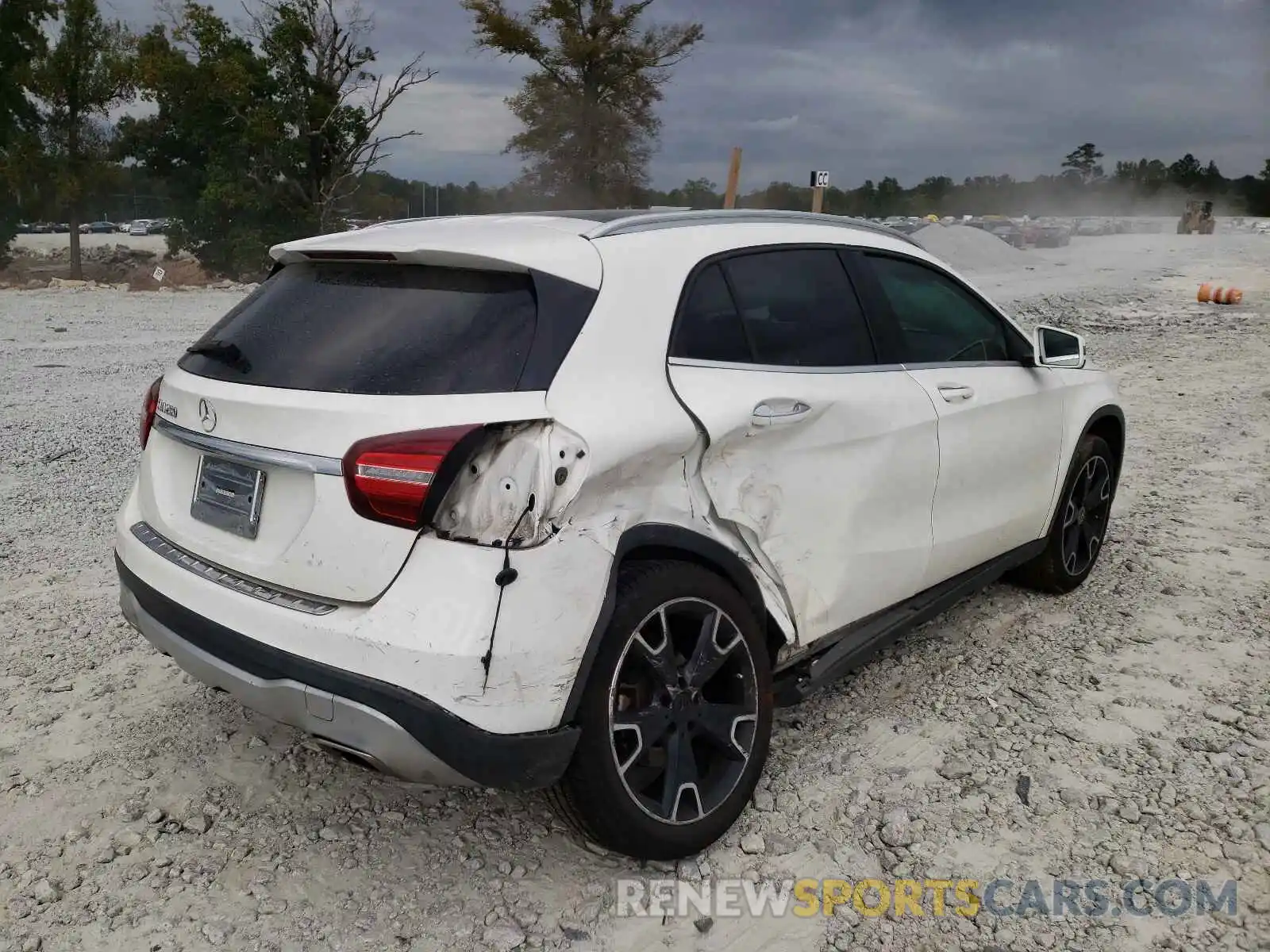 4 Photograph of a damaged car WDCTG4EB0KU007465 MERCEDES-BENZ GLA-CLASS 2019