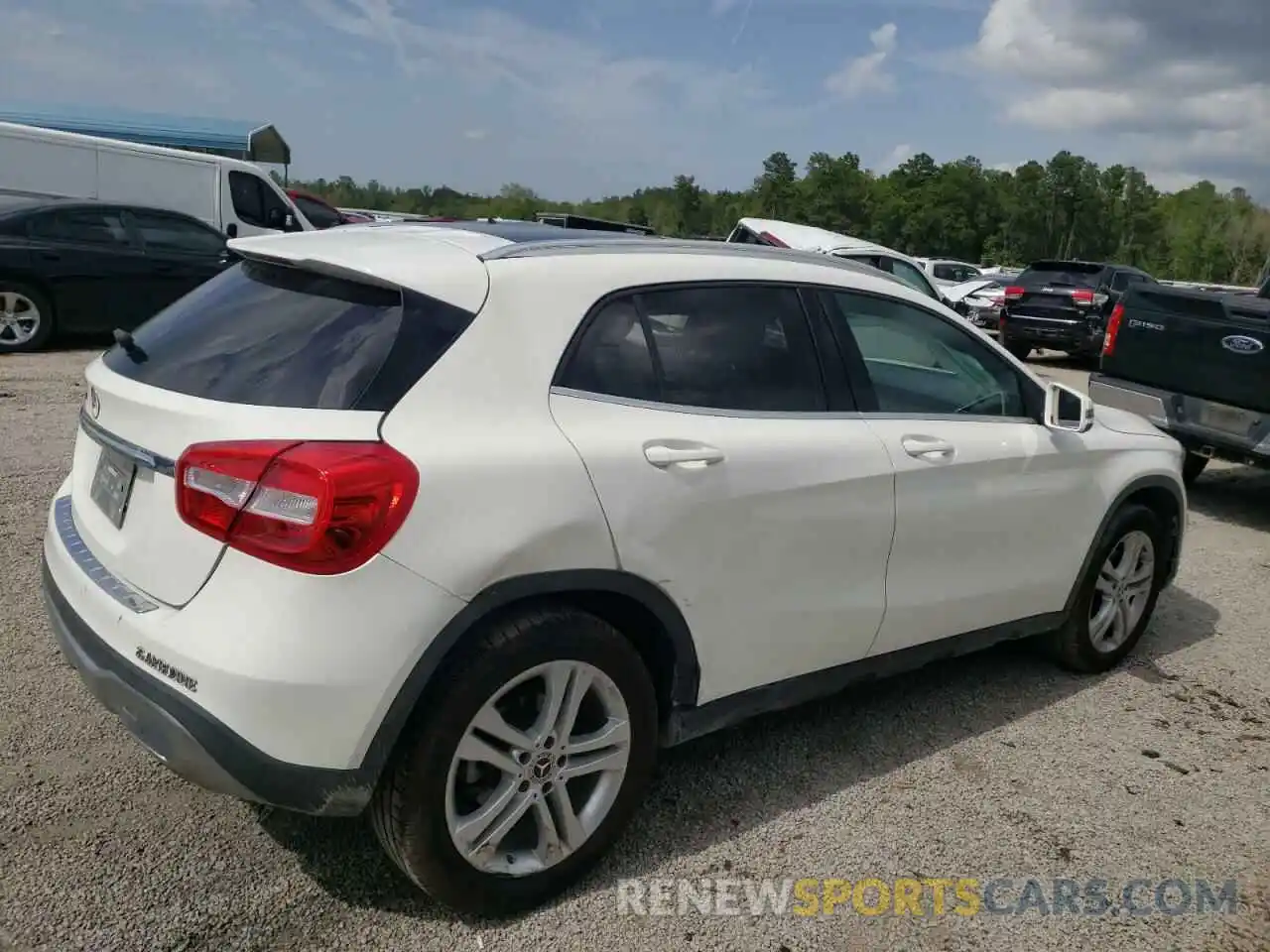 4 Photograph of a damaged car WDCTG4EB0KU014609 MERCEDES-BENZ GLA-CLASS 2019