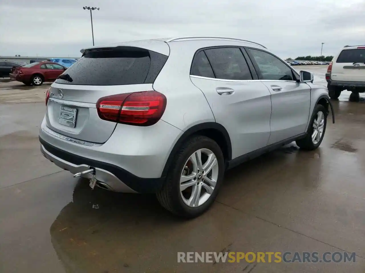 4 Photograph of a damaged car WDCTG4EB1KJ581672 MERCEDES-BENZ GLA-CLASS 2019