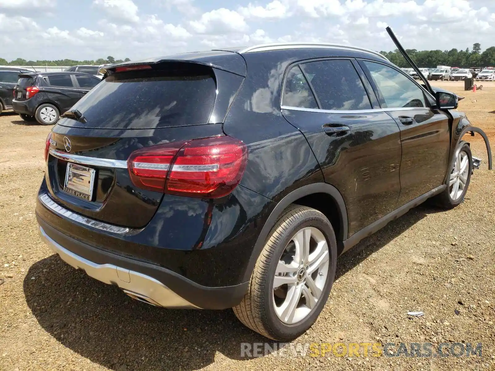 4 Photograph of a damaged car WDCTG4EB3KJ602893 MERCEDES-BENZ GLA-CLASS 2019