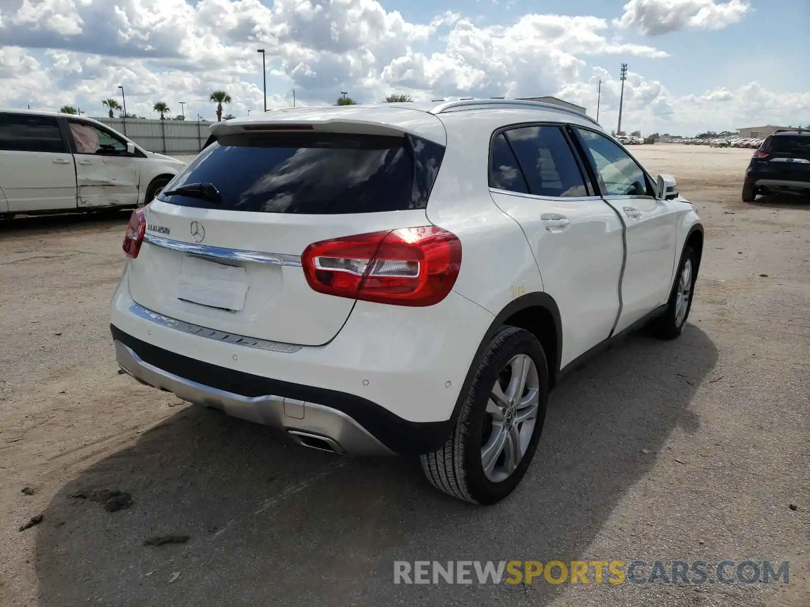 4 Photograph of a damaged car WDCTG4EB4KJ576966 MERCEDES-BENZ GLA-CLASS 2019