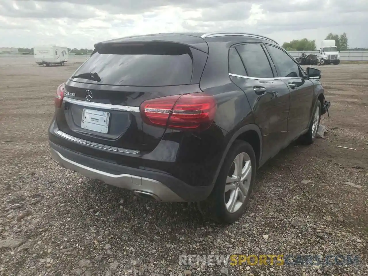 4 Photograph of a damaged car WDCTG4EB5KJ605715 MERCEDES-BENZ GLA-CLASS 2019