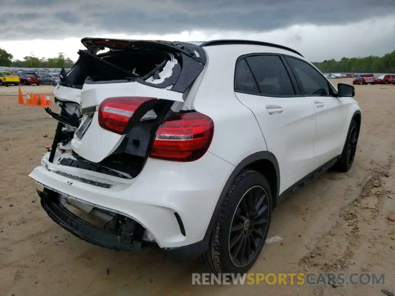 4 Photograph of a damaged car WDCTG4EB8KU008444 MERCEDES-BENZ GLA-CLASS 2019