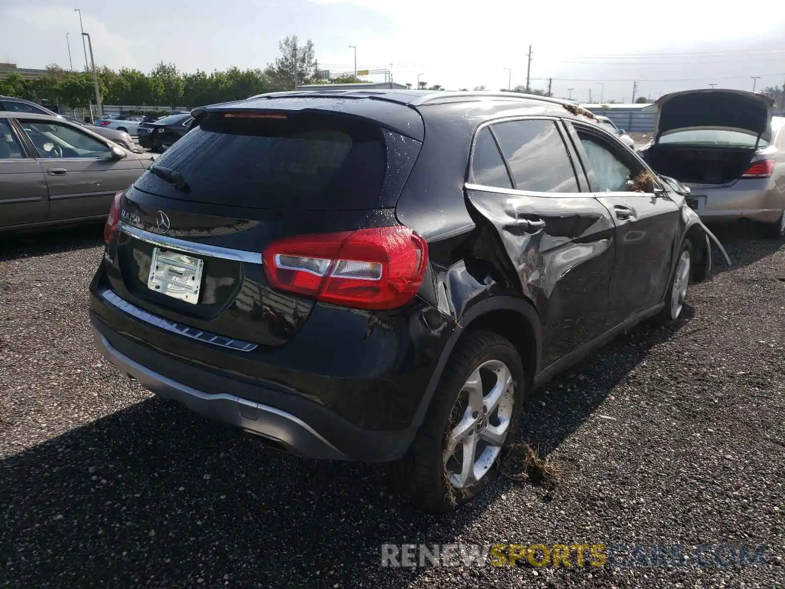 4 Photograph of a damaged car WDCTG4EB9KJ553926 MERCEDES-BENZ GLA-CLASS 2019