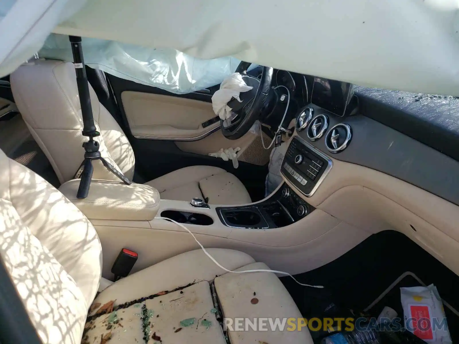 5 Photograph of a damaged car WDCTG4EB9KJ553926 MERCEDES-BENZ GLA-CLASS 2019