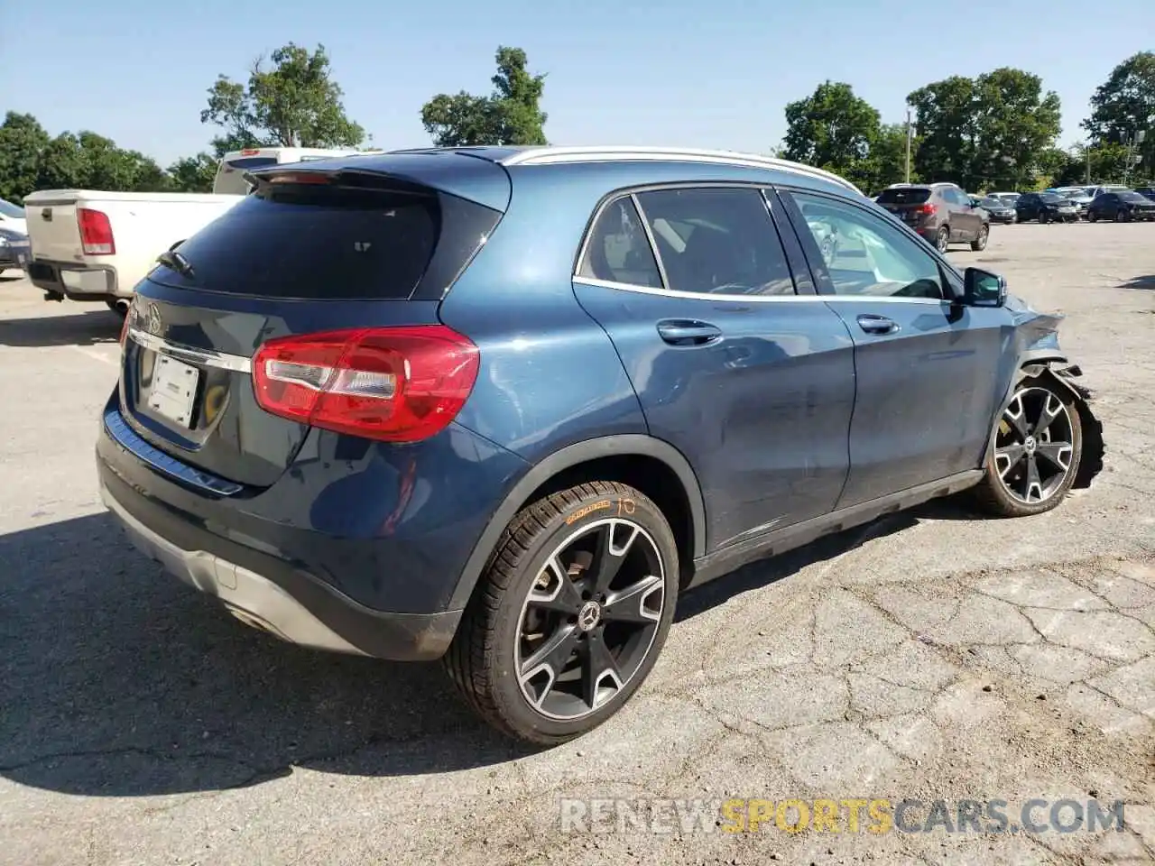 4 Photograph of a damaged car WDCTG4EB9KJ601408 MERCEDES-BENZ GLA-CLASS 2019