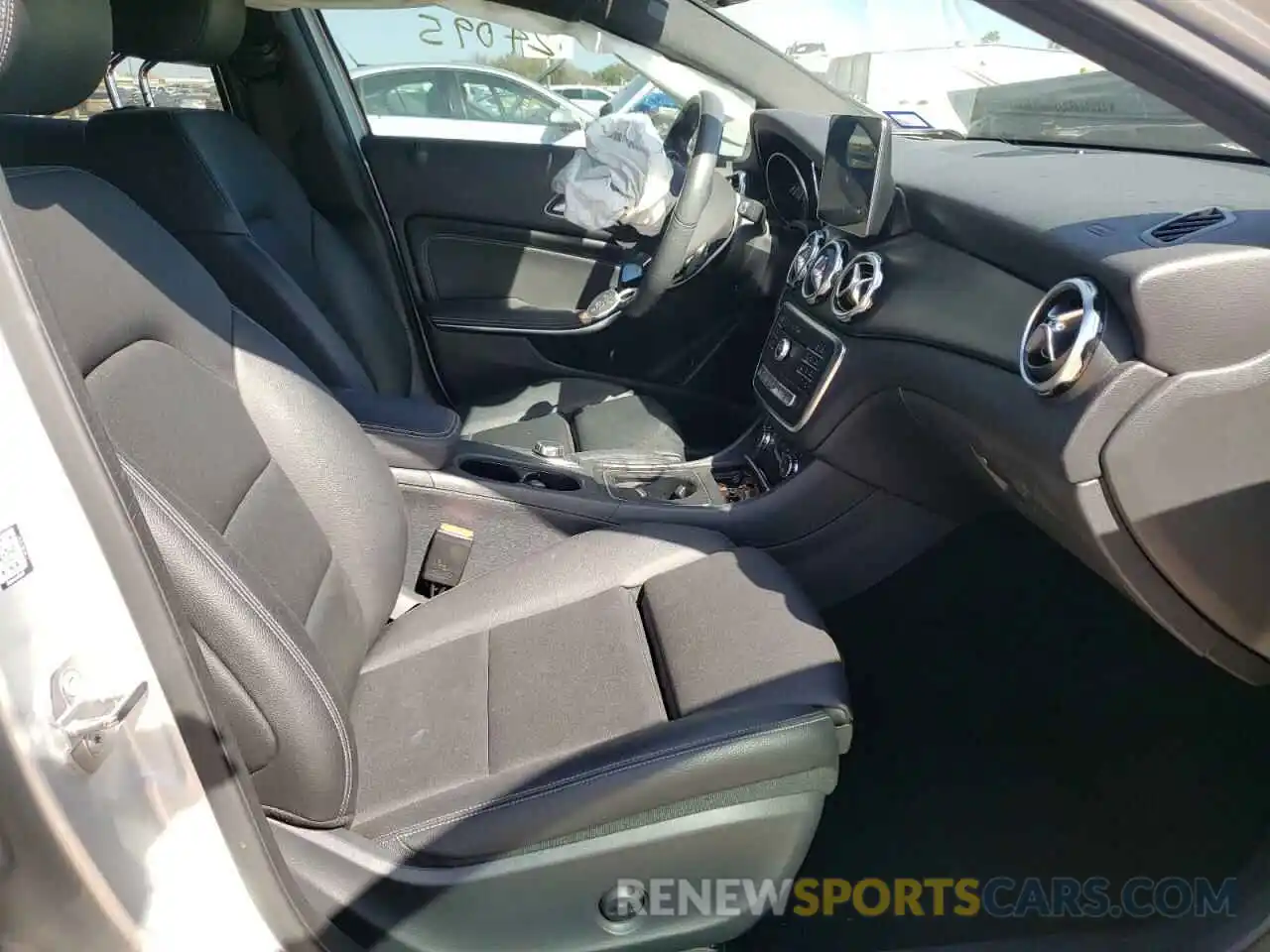 5 Photograph of a damaged car WDCTG4EB9KU020389 MERCEDES-BENZ GLA-CLASS 2019