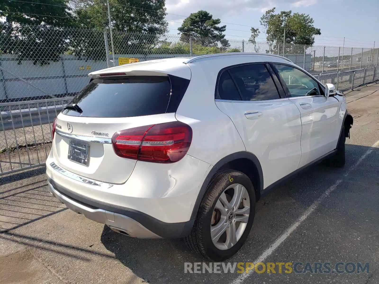 4 Photograph of a damaged car WDCTG4GB2KJ591799 MERCEDES-BENZ GLA-CLASS 2019