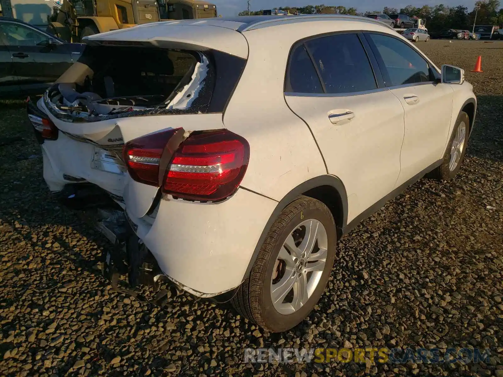 4 Photograph of a damaged car WDCTG4GB6KJ553914 MERCEDES-BENZ GLA-CLASS 2019