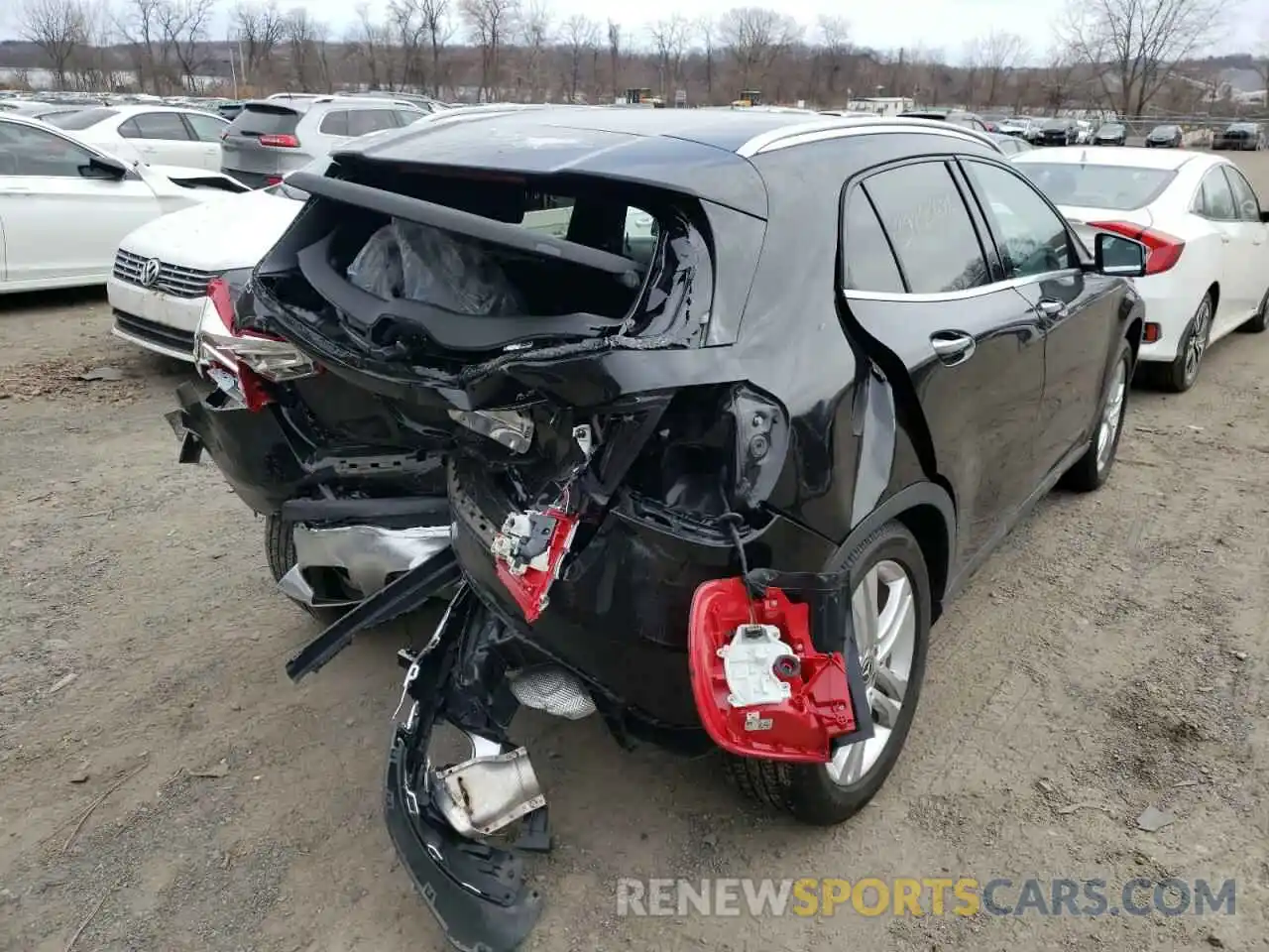 4 Photograph of a damaged car WDCTG4GB9KJ552417 MERCEDES-BENZ GLA-CLASS 2019